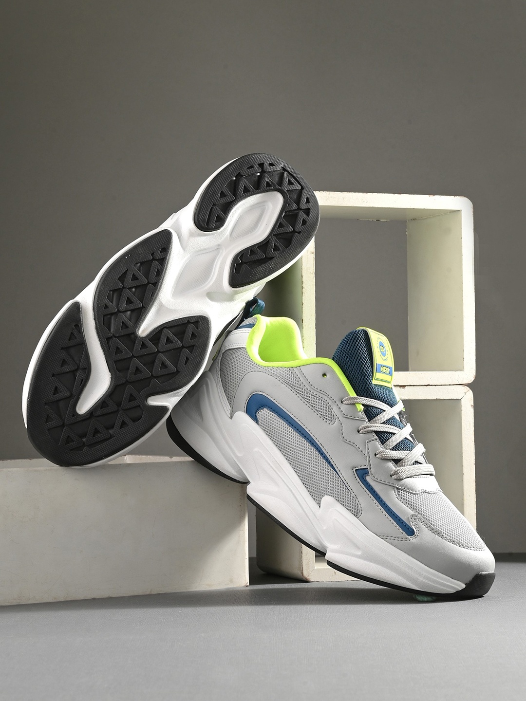 

HRX by Hrithik Roshan Men White Grey Colourblocked Sneakers