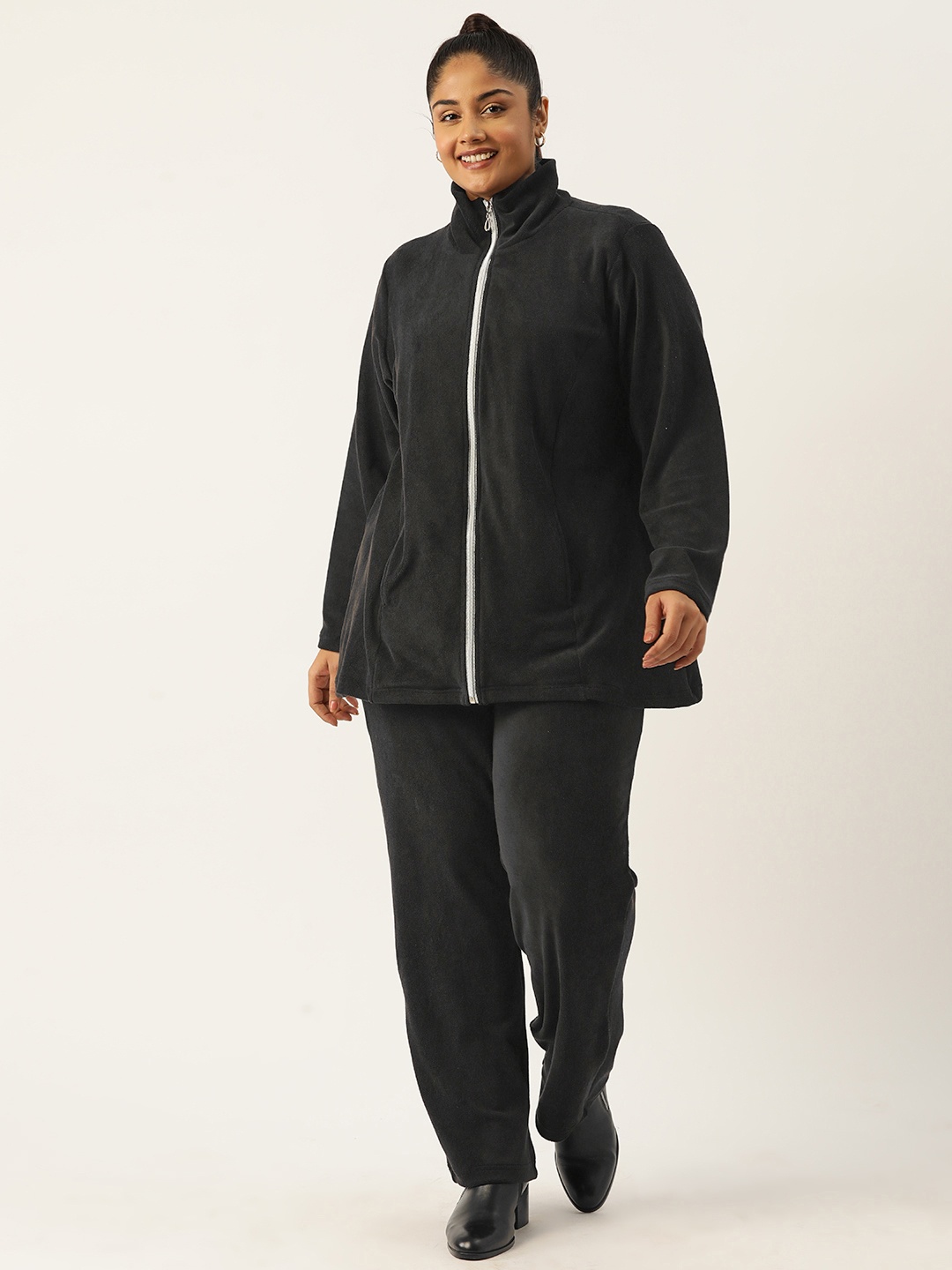

theRebelinme Women Plus Size Solid Sweatshirt with Track Pants, Black