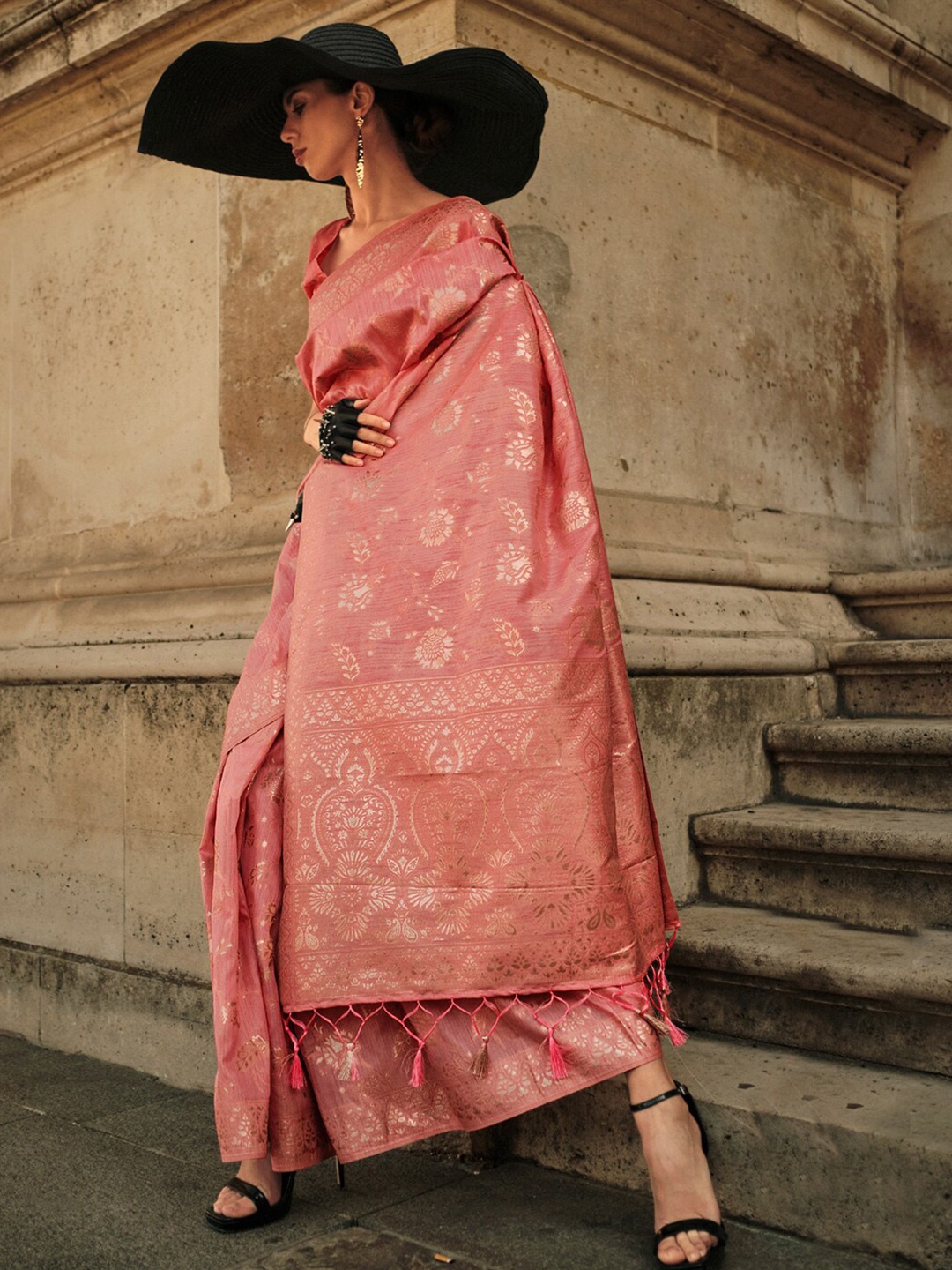 

Saree mall Ethnic Motifs Woven Design Zari Detail Sarees, Pink
