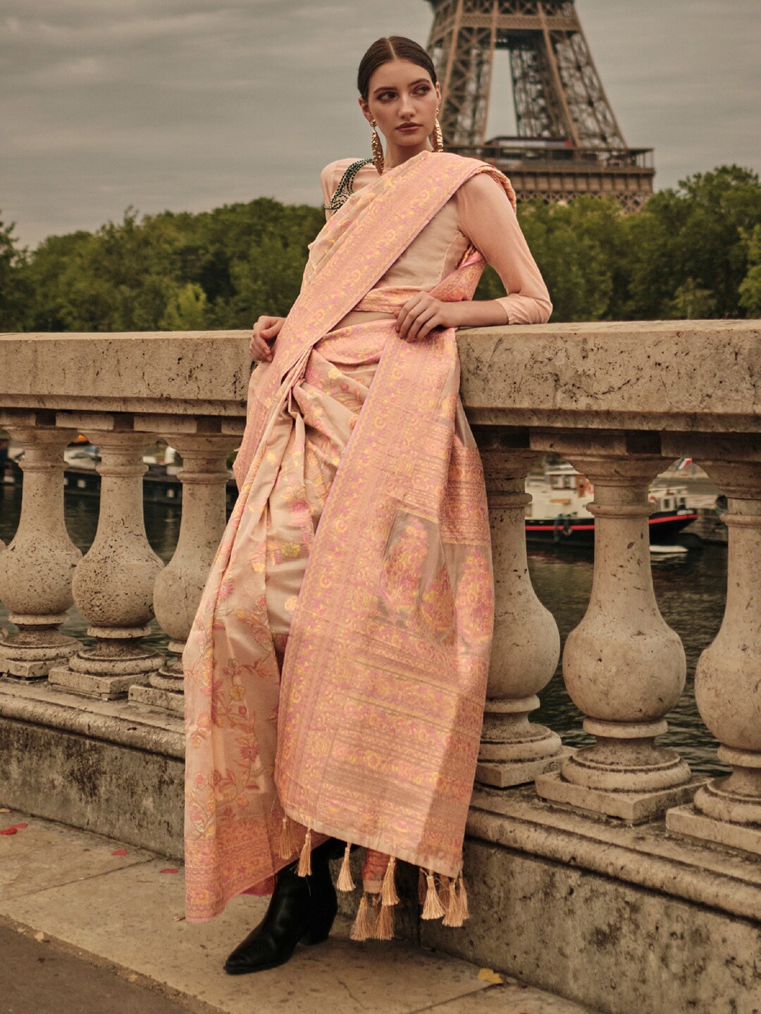 

Saree mall Cream-Coloured Ethnic Motifs Woven Design Zari Organza Banarasi Sarees