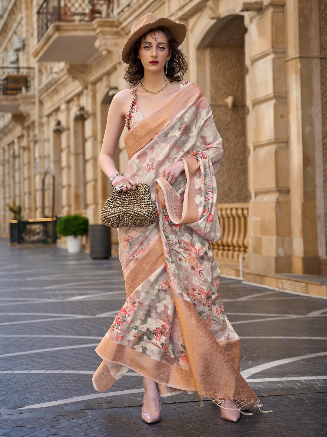 

Saree mall Floral Printed Zari Brasso Sungudi Saree, Cream