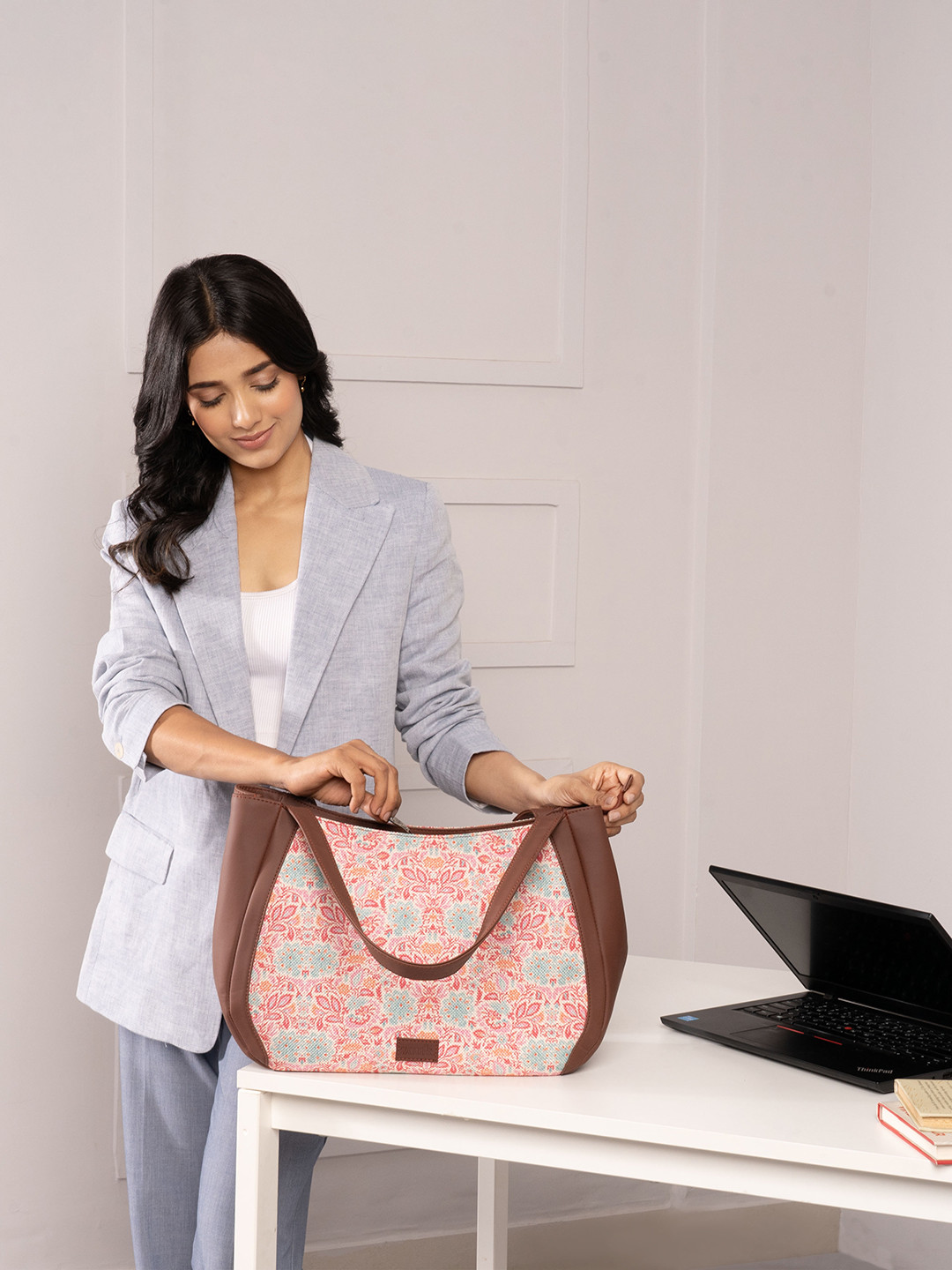 

ZOUK Floral Printed Oversized Structured Jute Shoulder Bag Up To 16 Inch, Pink