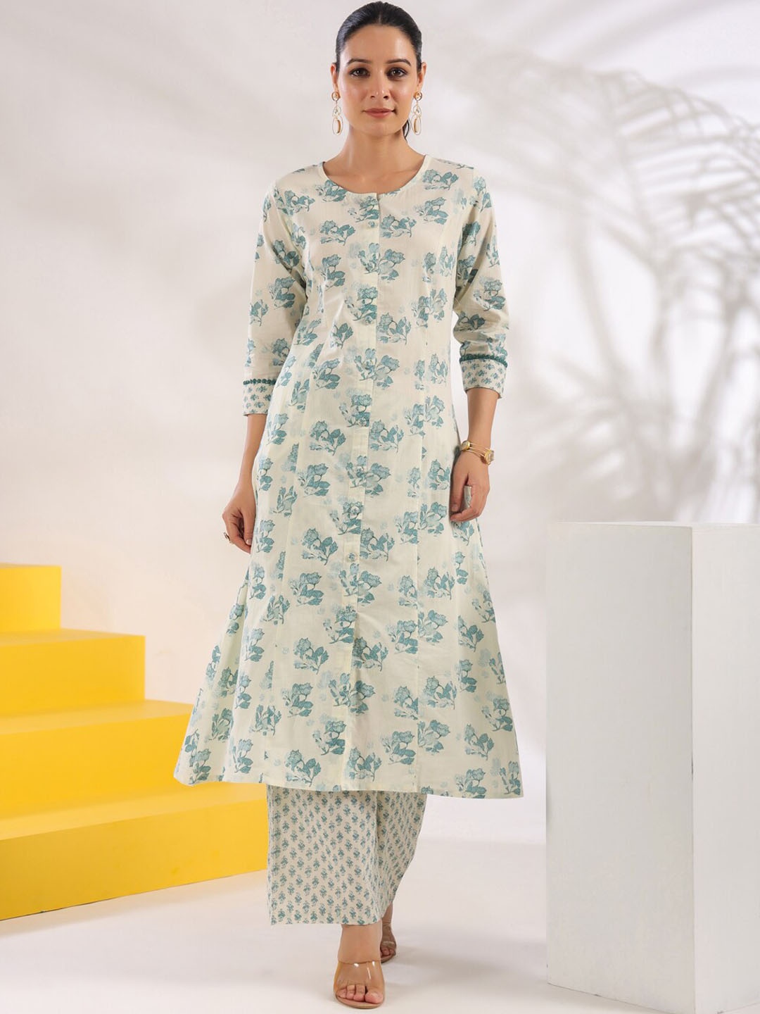 

Yufta Blue Floral Printed Straight Pure Cotton Kurta with Trousers
