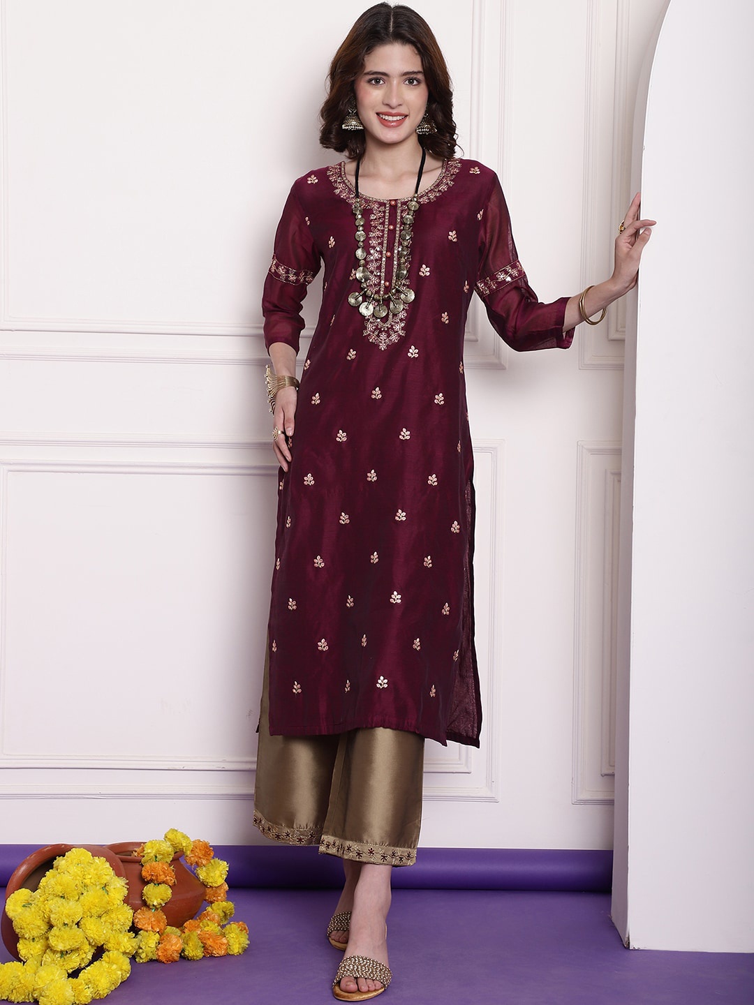 

Tulsattva Floral Sequinned Embroidered Chanderi Silk Regular Kurta, Maroon