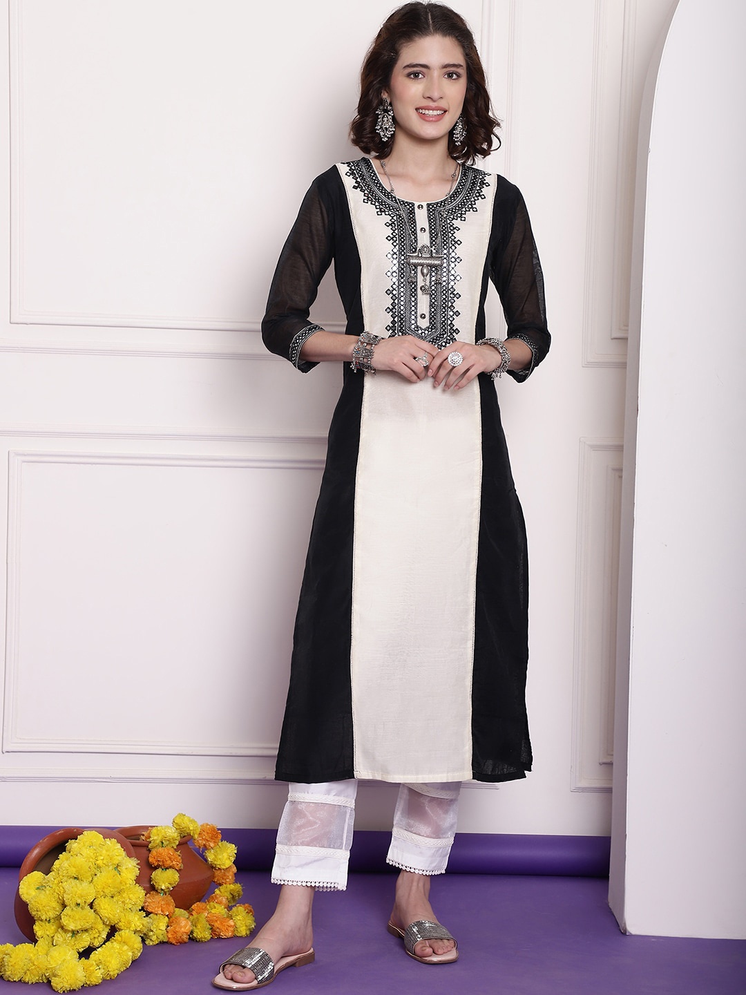

Tulsattva Ethnic Motifs Mirror Work Embroidered Chanderi Silk Kurta, Black