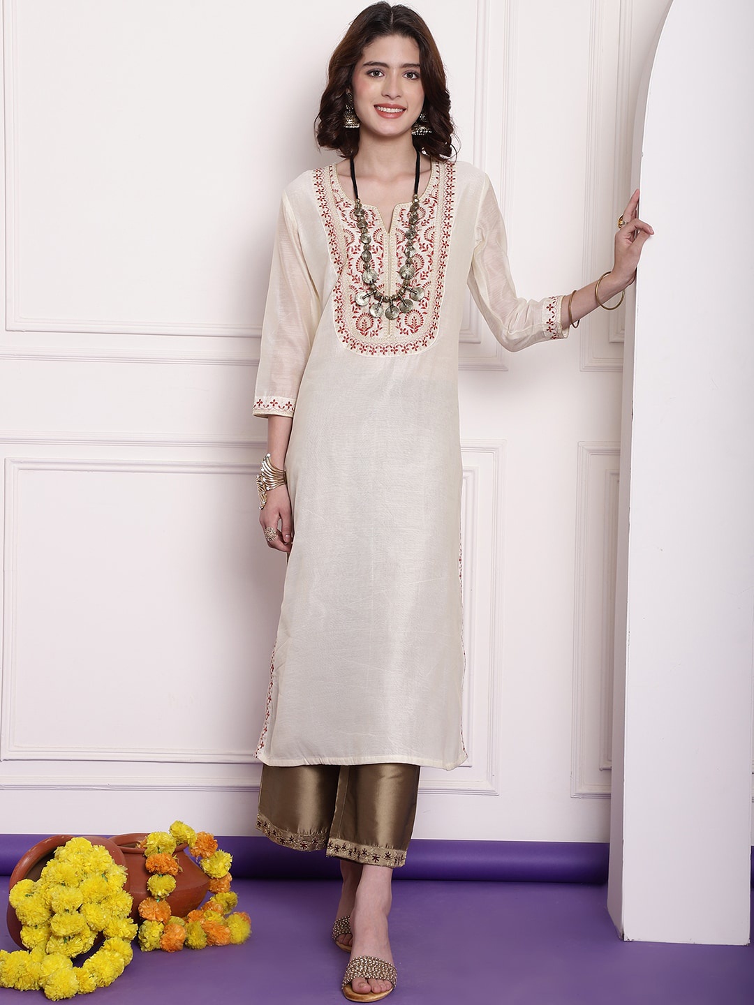 

Tulsattva Ethnic Motifs Yoke Design Chanderi Silk Kurta, Cream