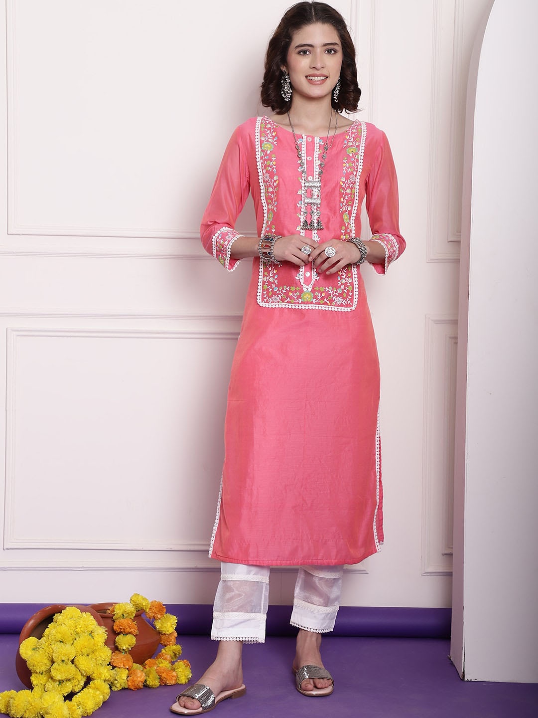 

Tulsattva Floral Printed Chanderi Silk Regular Kurta, Pink