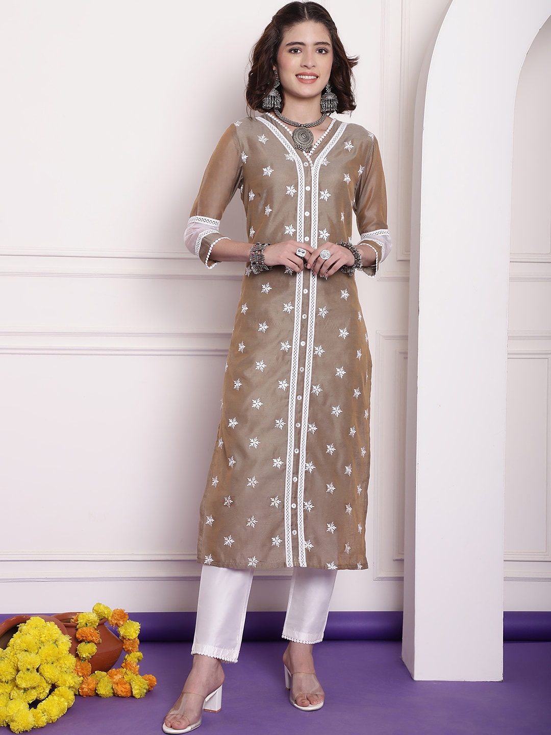 

Tulsattva Floral Embroidered Chanderi Silk Regular Kurta, Brown
