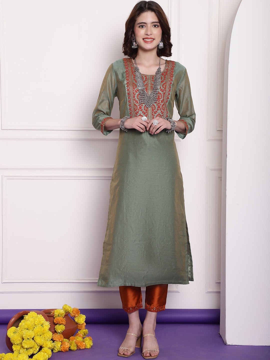 

Tulsattva Ethnic Motifs Yoke DesignKurta, Olive