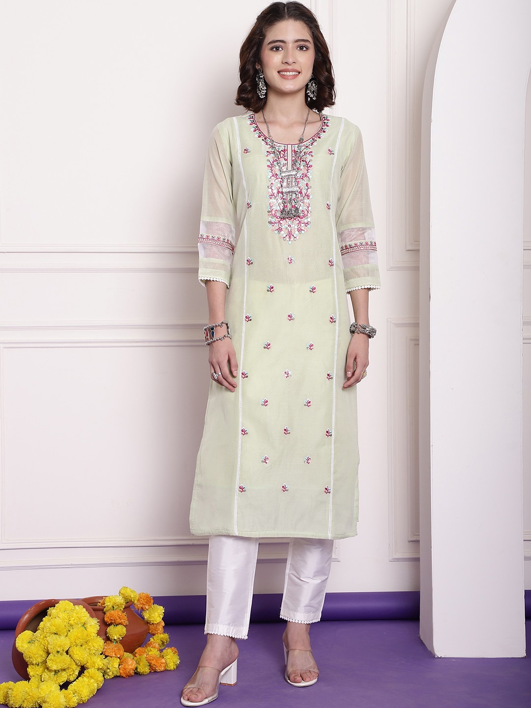 

Tulsattva Floral Embroidered Chanderi Silk Kurta, Green