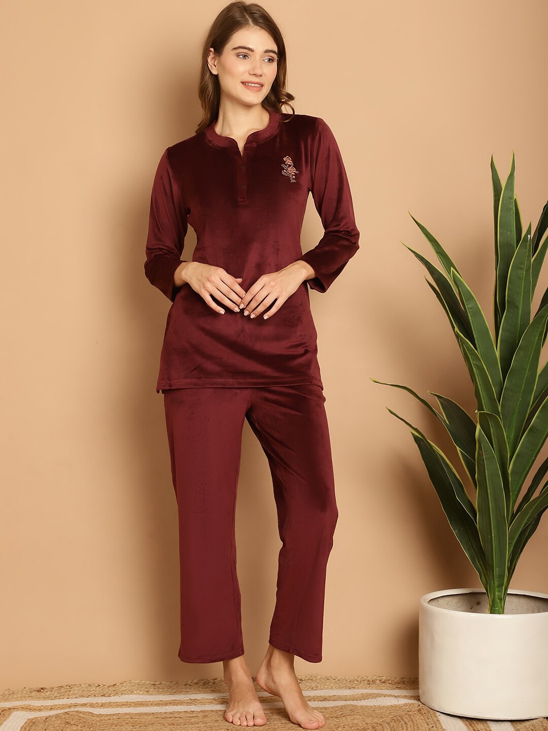 

Aerowarm Mandarin Collar Long Sleeves Velvet Top With Pyjamas, Maroon