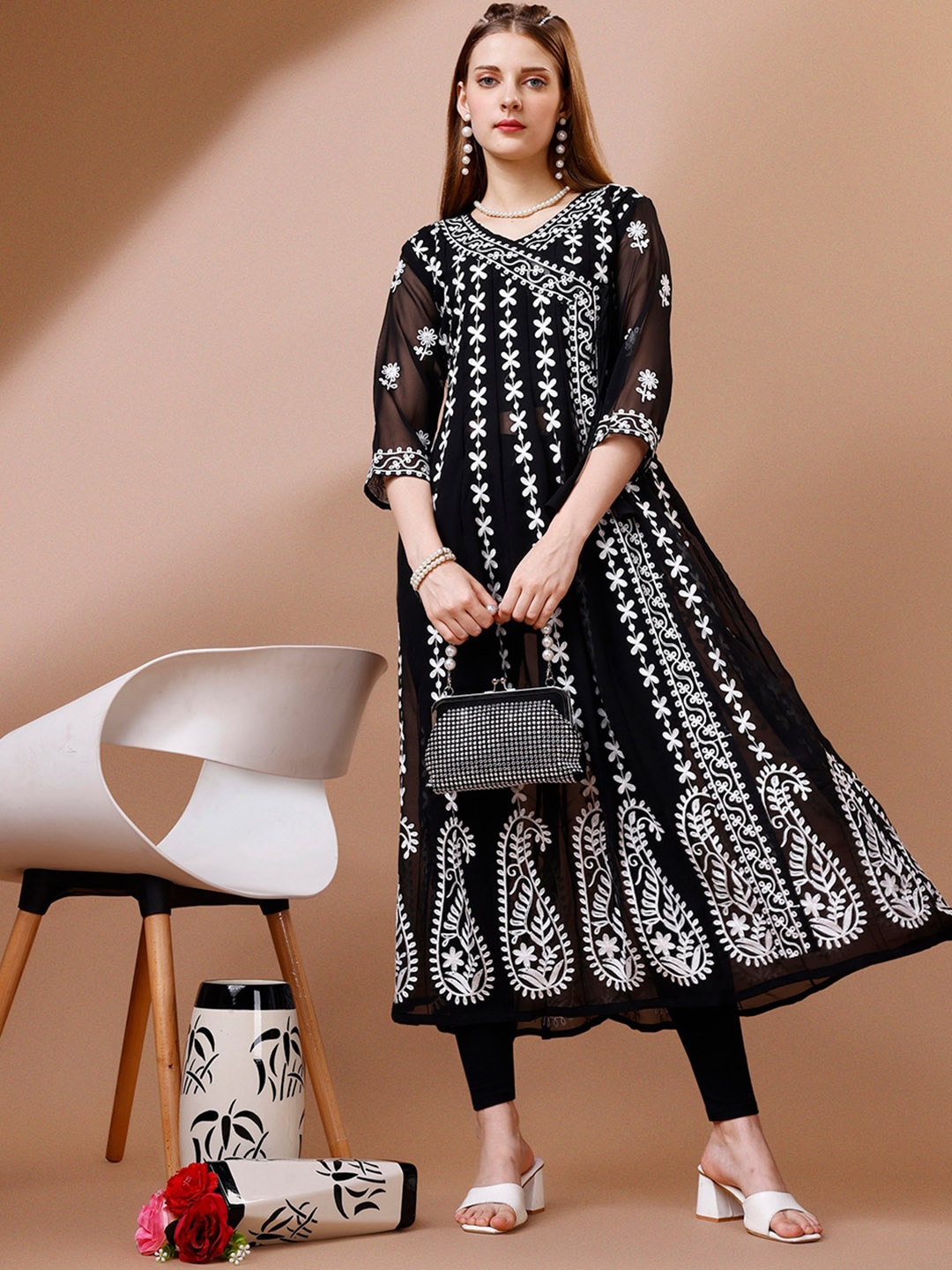 

FabFairy Floral Embroidedred Chikankari V-Neck Georgette Kurta, Black