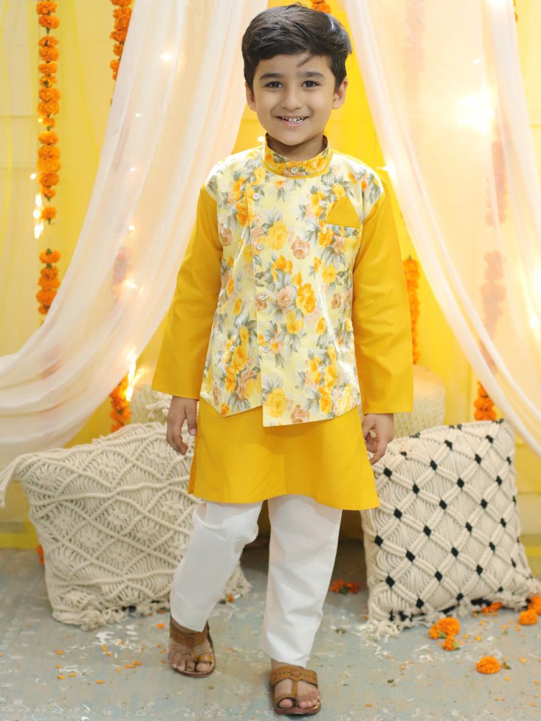 

BownBee Boys Floral Printed Pure Cotton Kurta with Pyjamas, Yellow