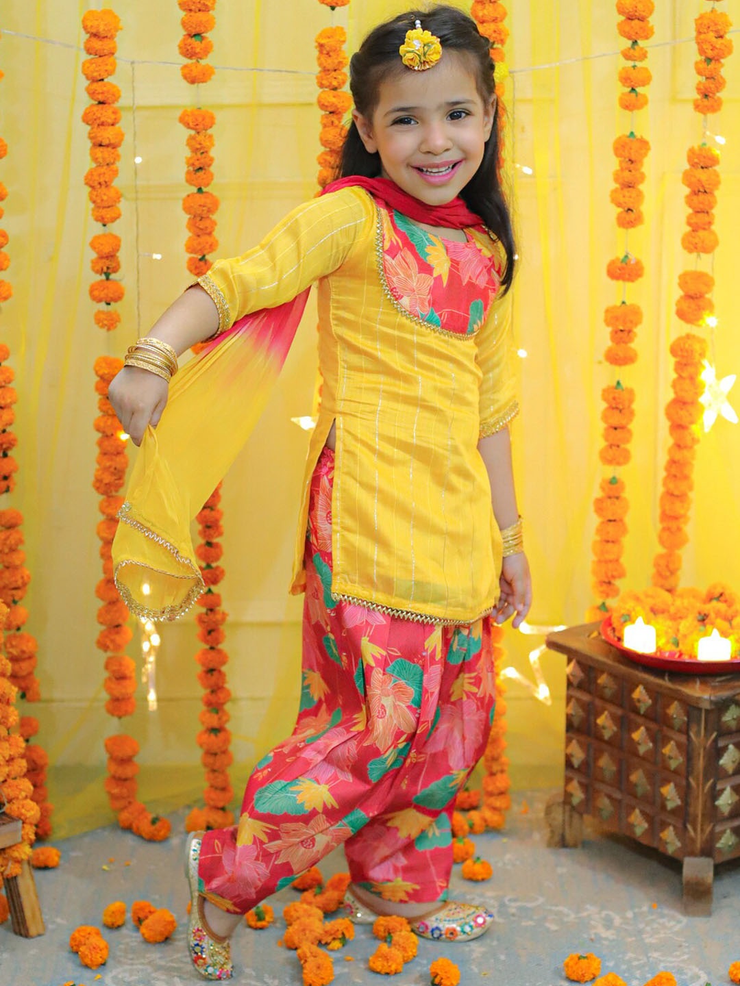 

BownBee Girls Ethnic Motifs Printed Gotta Patti Chanderi Silk Kurta & Salwar With Dupatta, Yellow