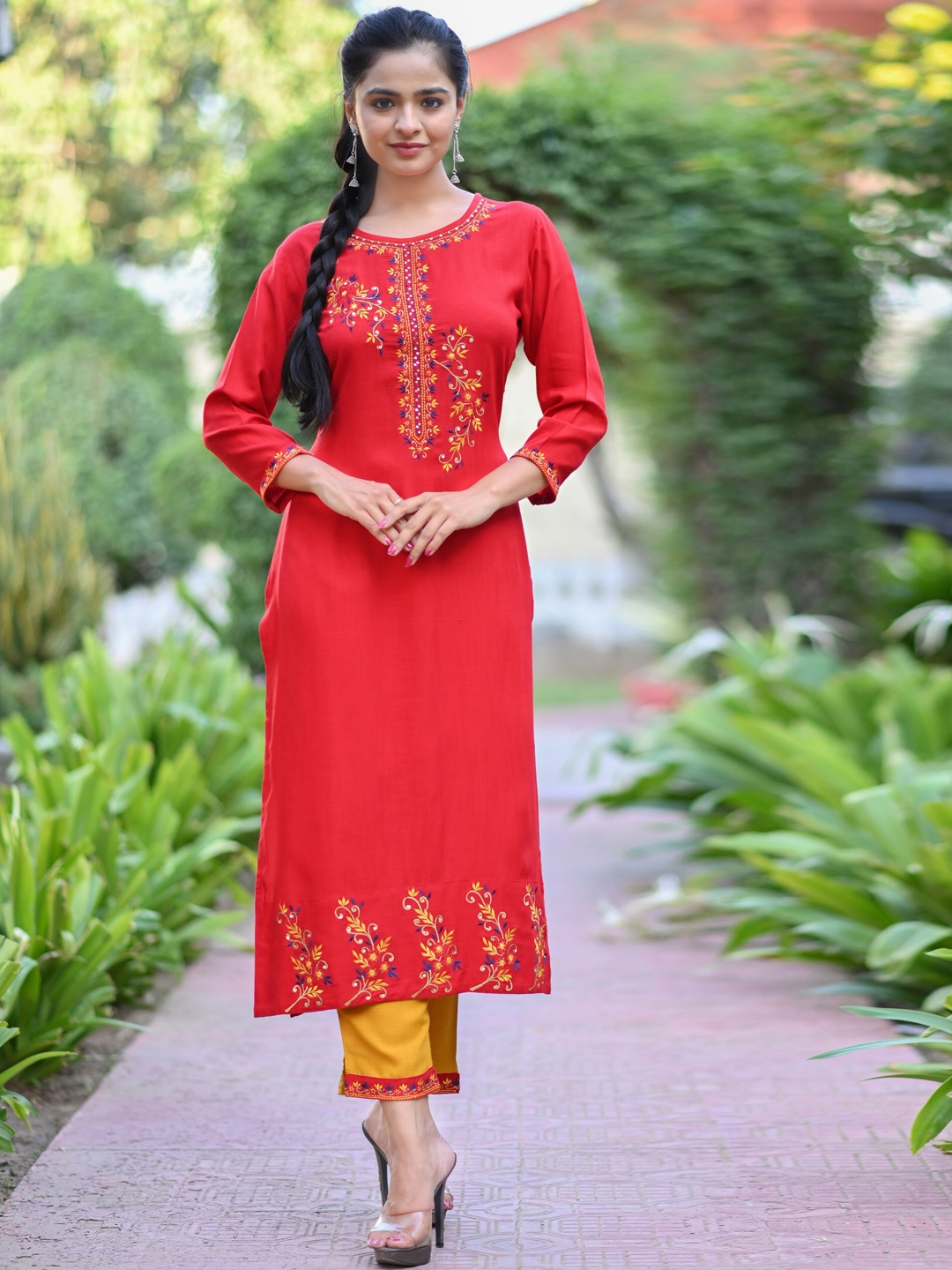 

misbis Floral Yoke Design Thread Work Kurta with Trousers, Red