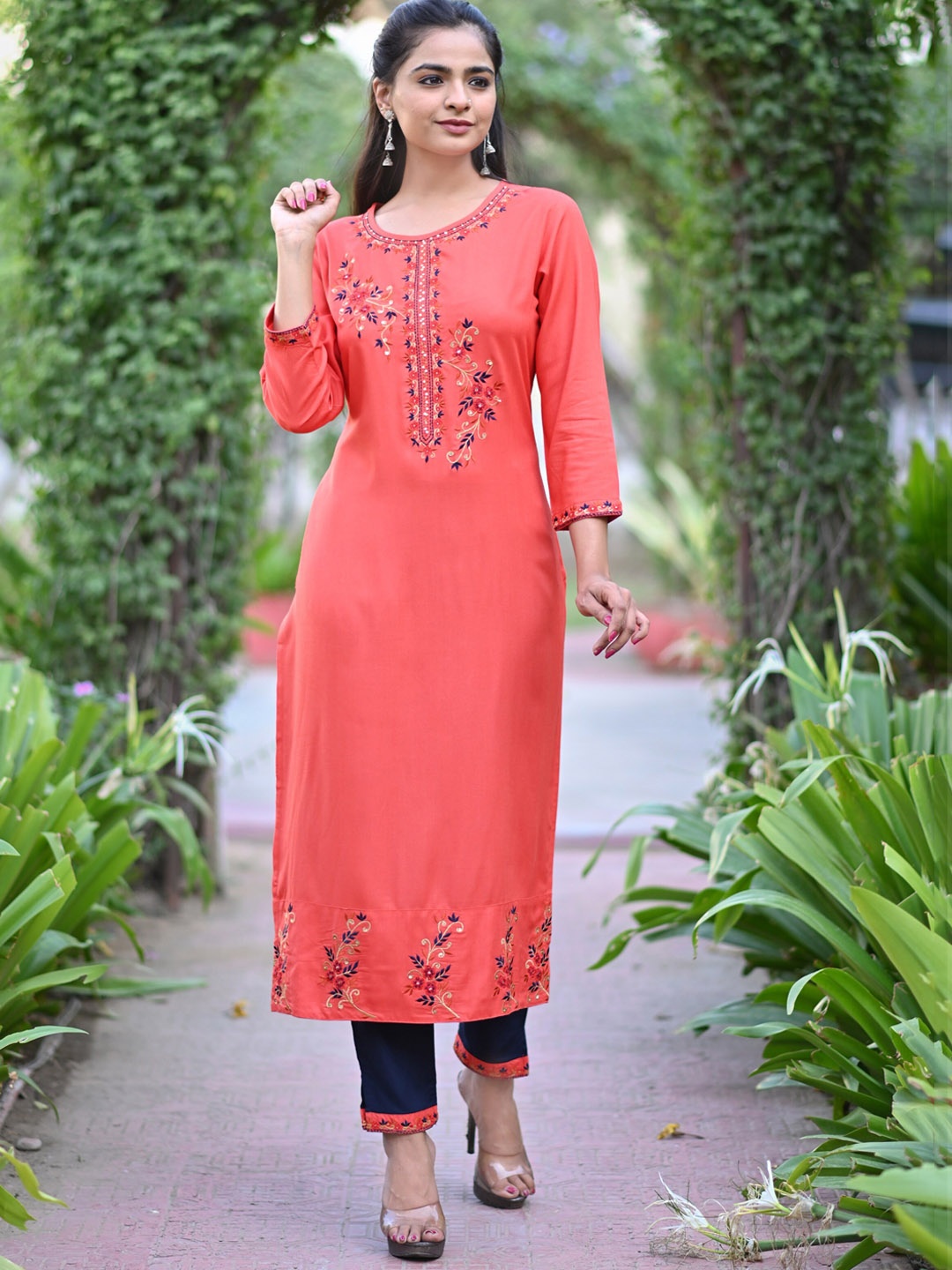 

misbis Ethnic Motifs Embroidered Round Neck Sequinned Kurta With Trousers, Pink