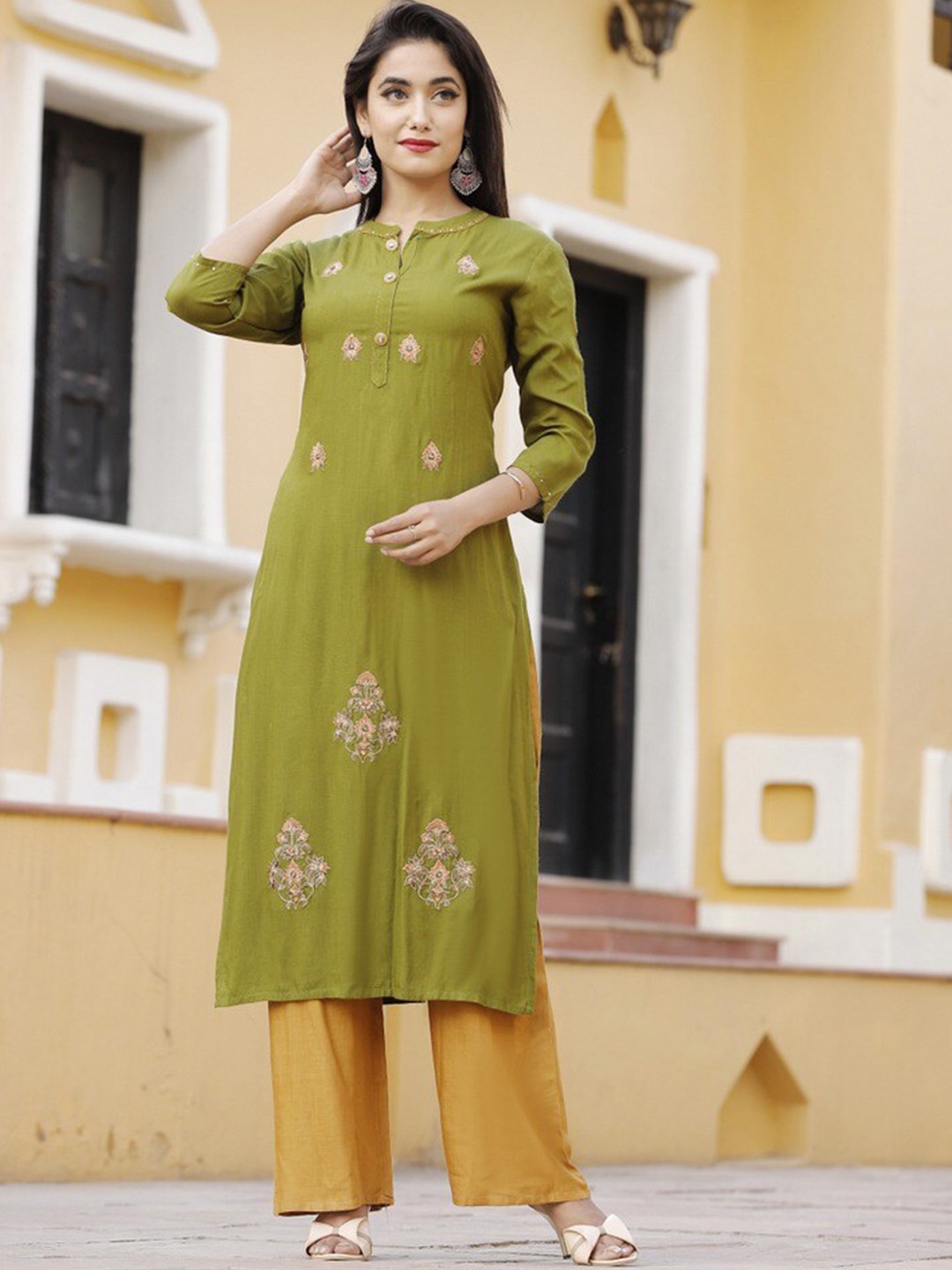 misbis Floral Embroidered Thread Work Kurta with Palazzos, Green