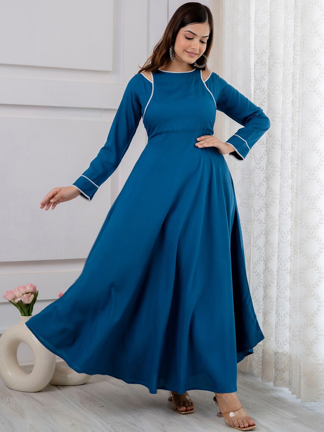 

DK FAB Round Neck Long Sleeves Cut-Outs Fit and Flare Dress, Blue