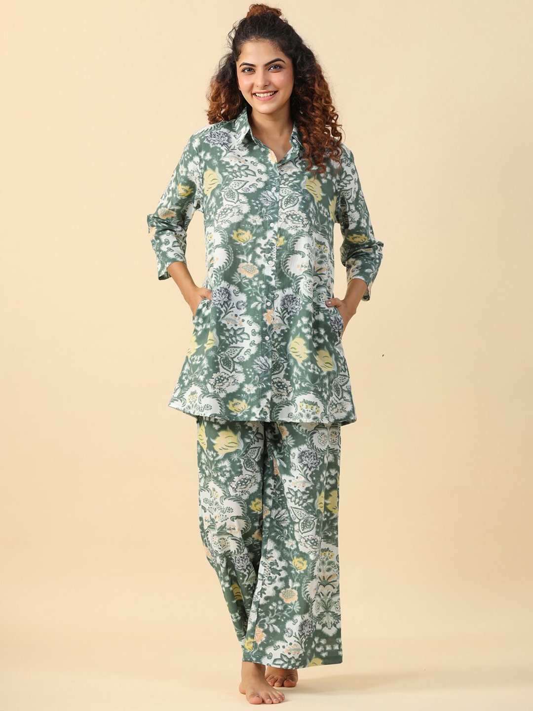 

SANSKRUTIHOMES Floral Printed Shirt Collar T-Shirt and Pyjamas, Green