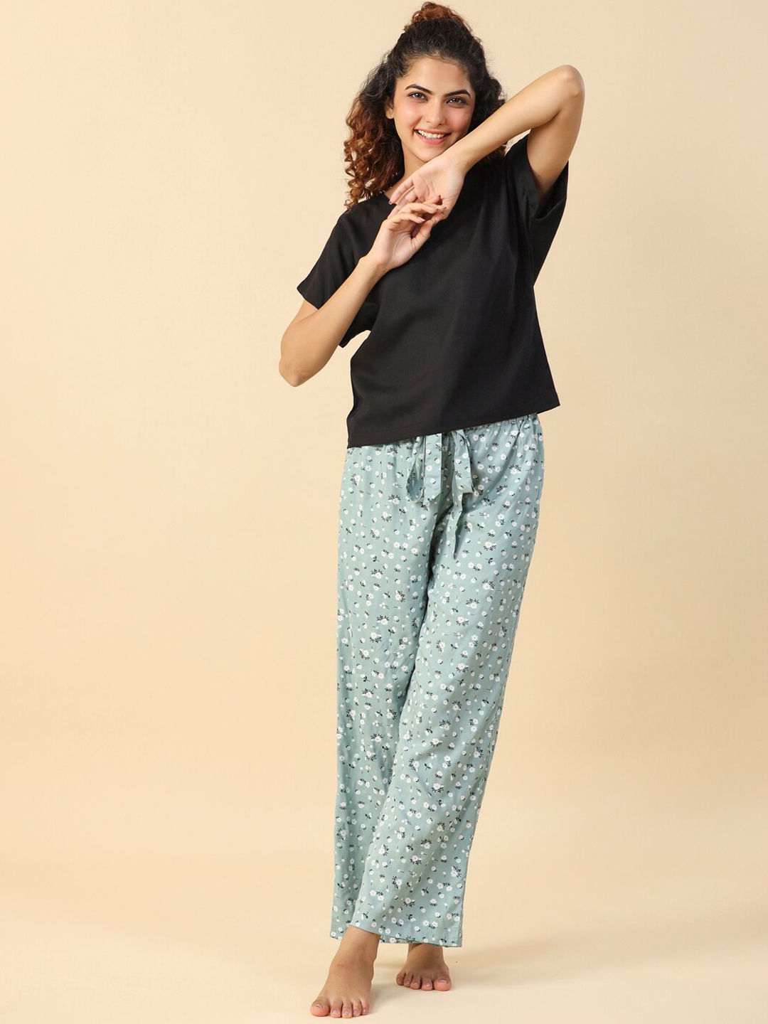 

SANSKRUTIHOMES V-Neck Night suit, Black
