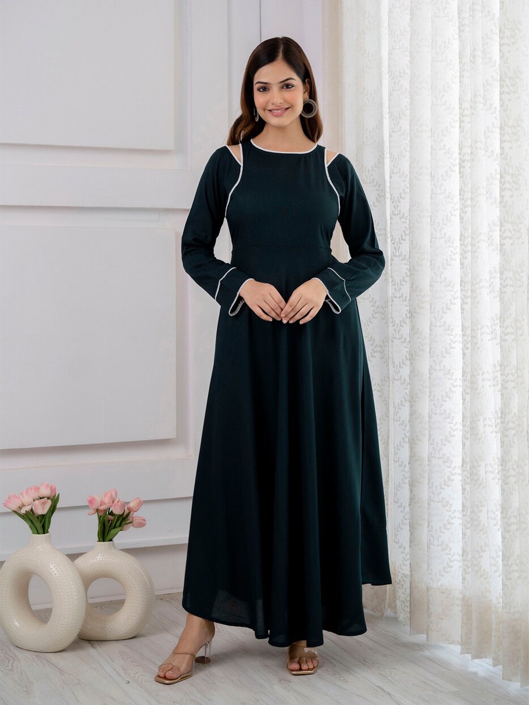 

PURSHOTTAM WALA Round Neck Cold-Shoulder Sleeves Maxi Ethnic Dress, Green