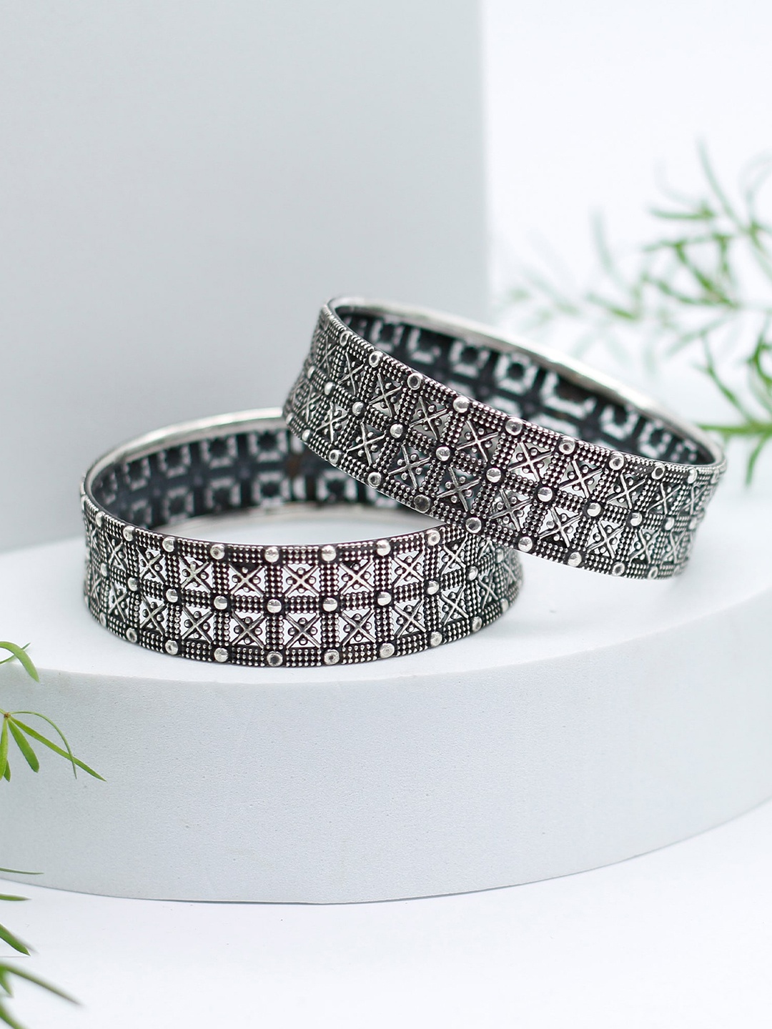 

SANGEETA BOOCHRA Set Of 2 Sterling Silver-Plated Oxidised Bangles