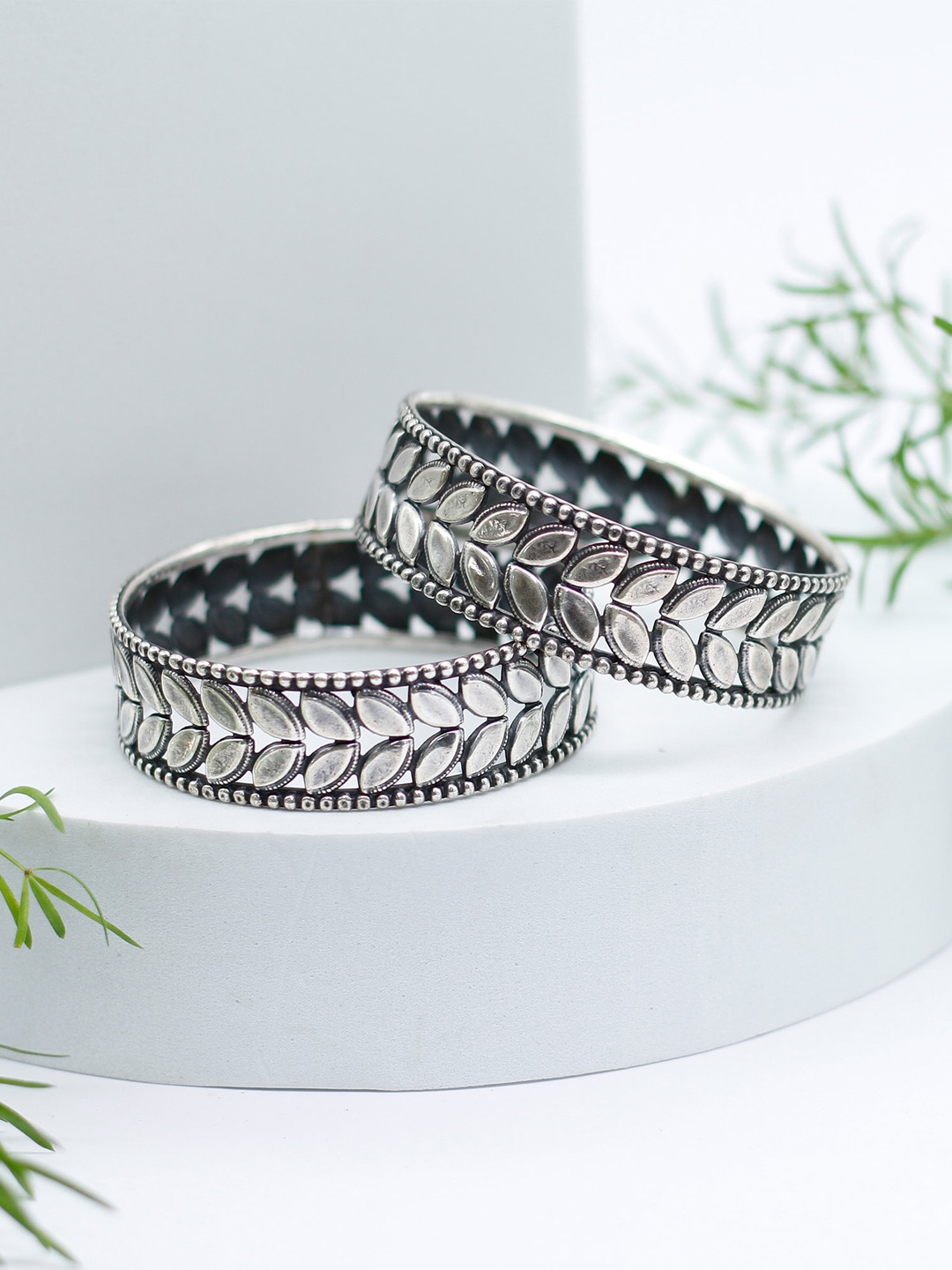 

SANGEETA BOOCHRA Set Of 2 Sterling Silver Leaf Petal Detail Oxidised Bangles