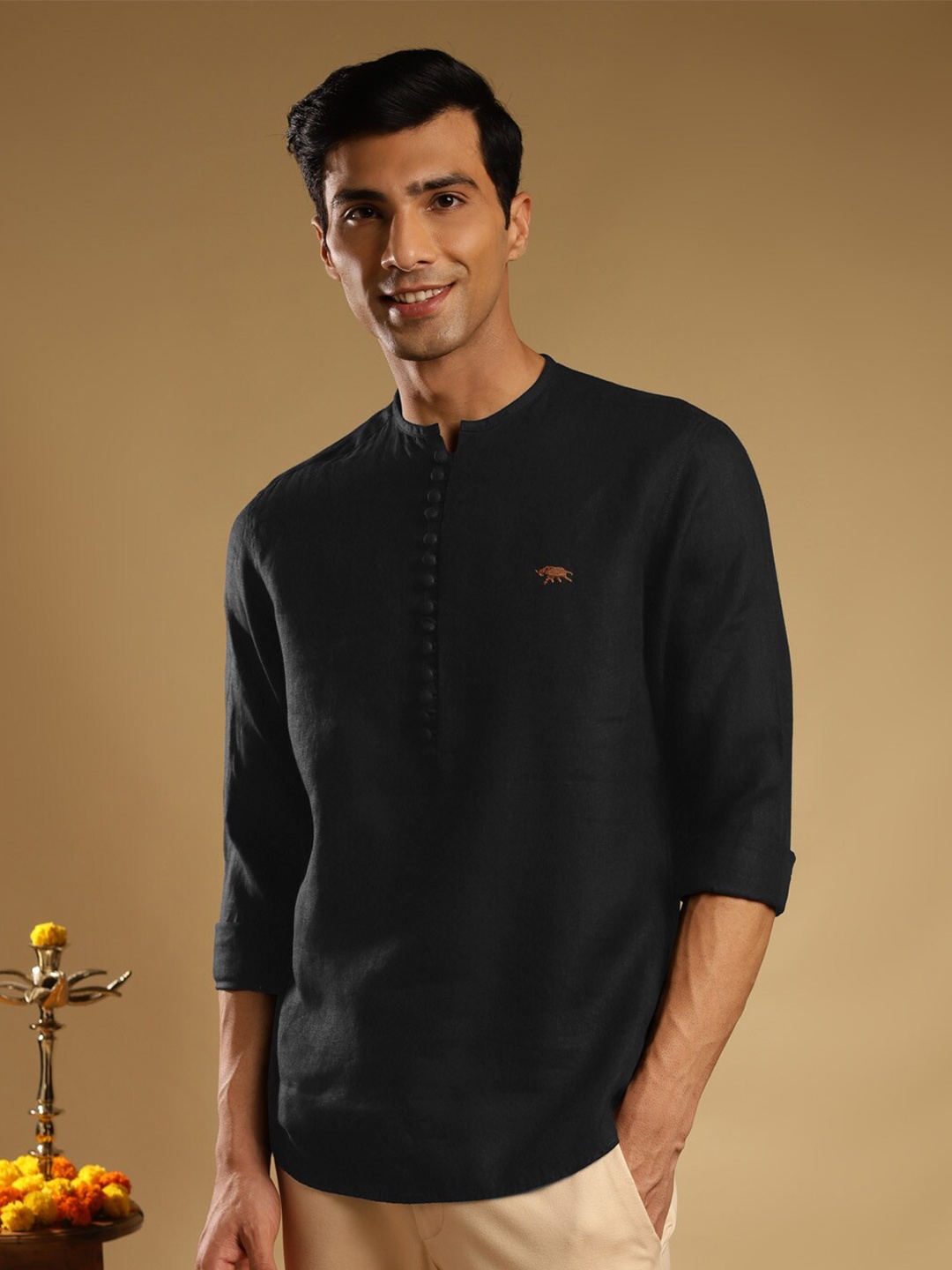 

Andamen Cuffed Sleeves Linen Straight Kurta, Black