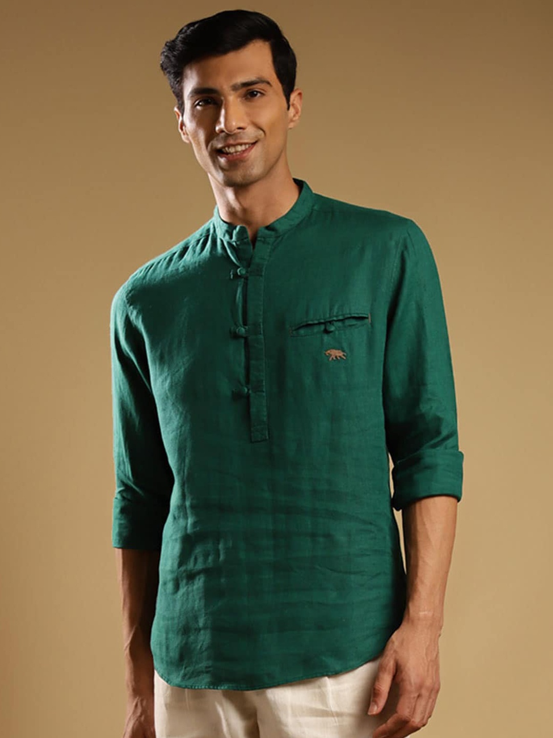 

Andamen Mandarin Collar Cuffed Sleeves Linen Straight Kurta, Green