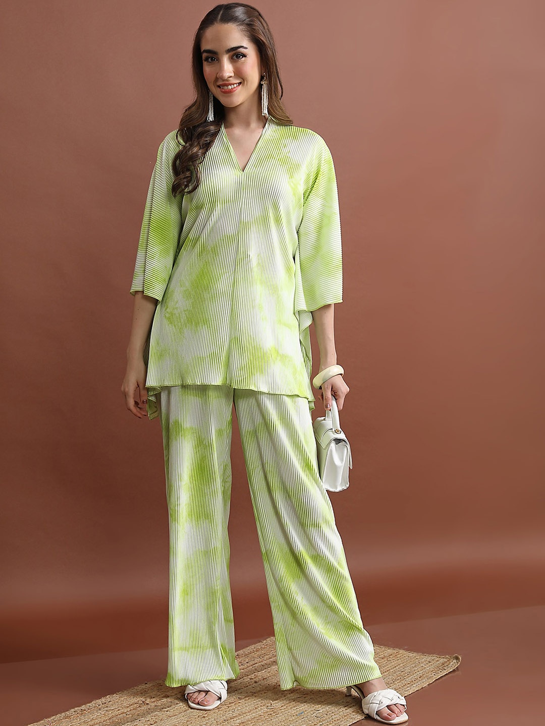 

Vishudh Printed Kaftan With Palazzo, Lime green