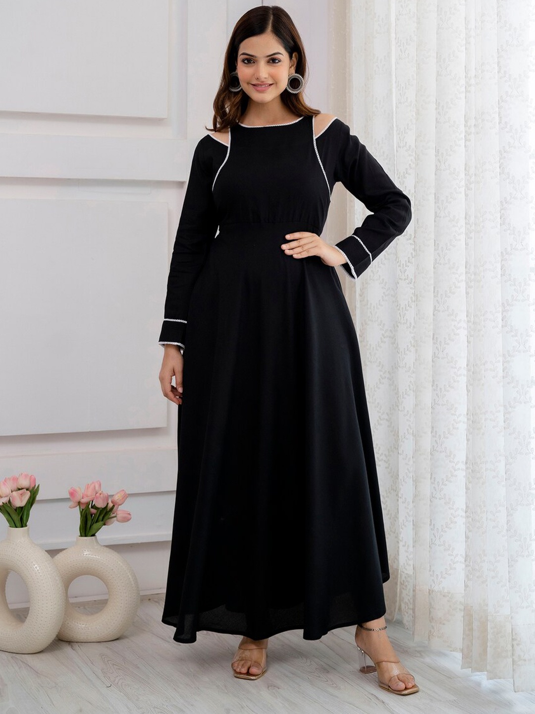 

PURSHOTTAM WALA Round Neck Cold-Shoulder Sleeves Maxi Ethnic Dress, Black