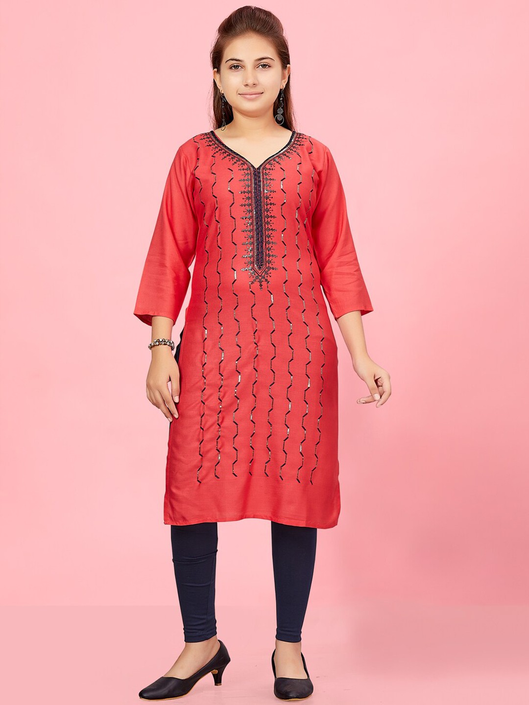

Aarika Girls Geometric Chikankari Kurta, Red
