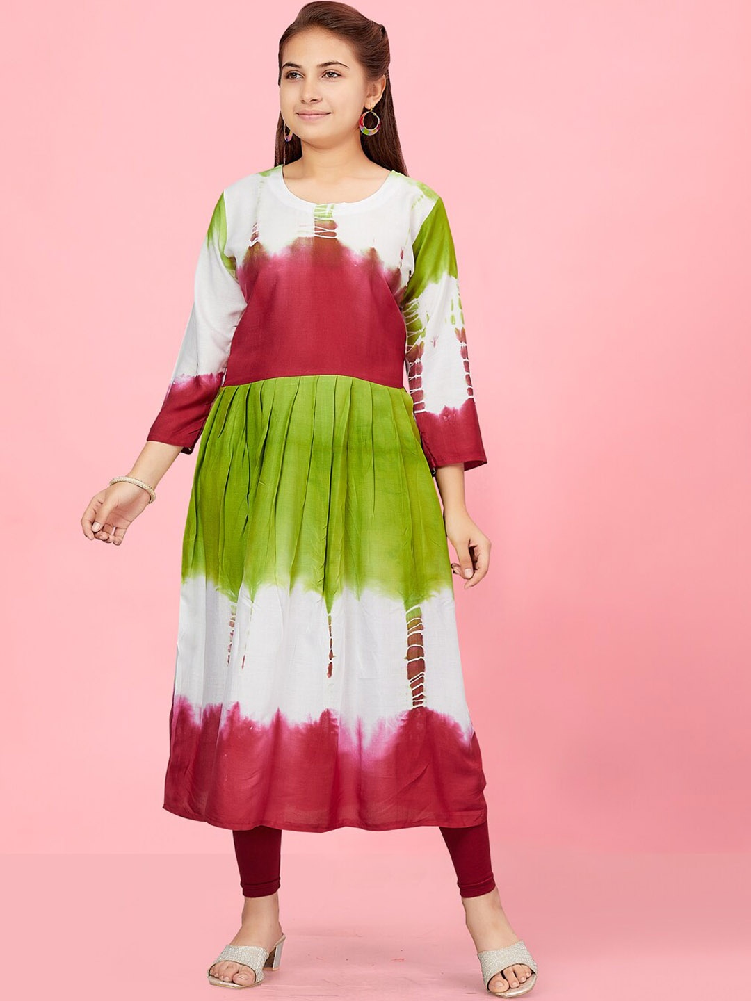 

Aarika Girls Tie & Dye Dyed Pure Cotton Pleated A-Line Kurta With Leggings, Maroon