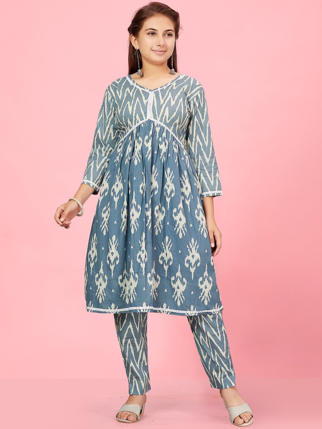 

Aarika Girls Ethnic Motifs Printed Empire Pure Cotton Kurta With Trousers, Grey