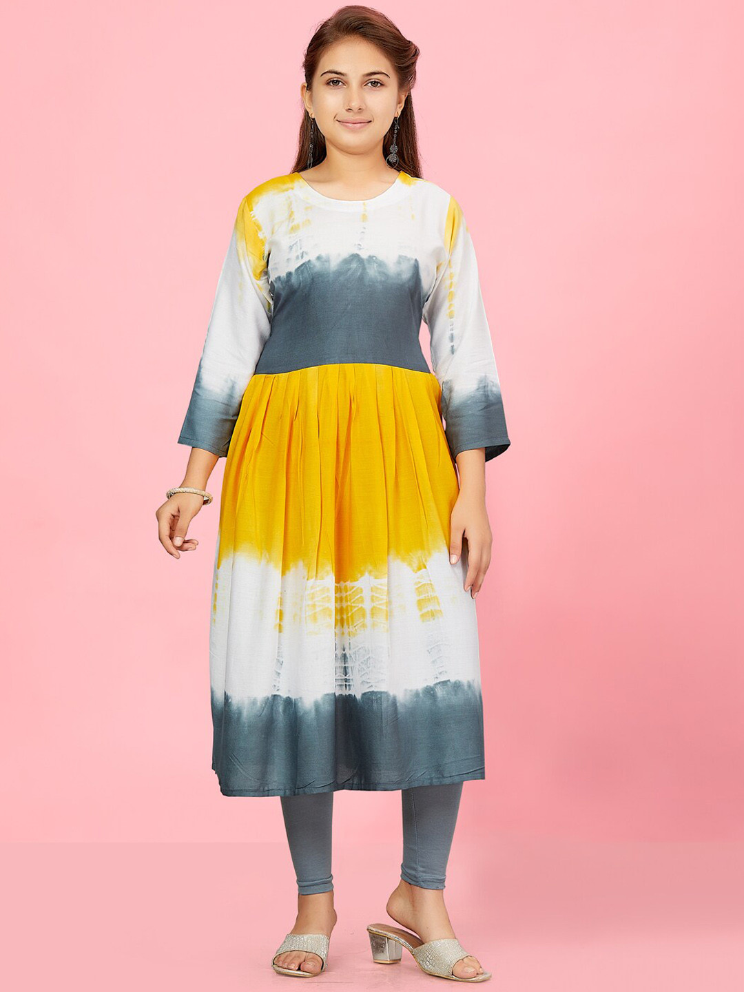 

Aarika Girls Ombre Dyed Pure Cotton Pleated A-Line Kurta With Leggings, Grey
