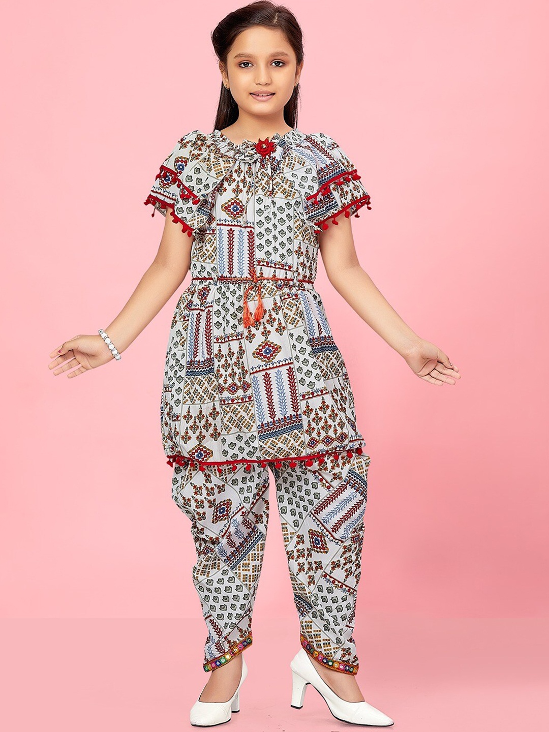 

Aarika Girls Ethnic Motifs Printed Flared Sleeves Regular Kurta with Patiala, Red