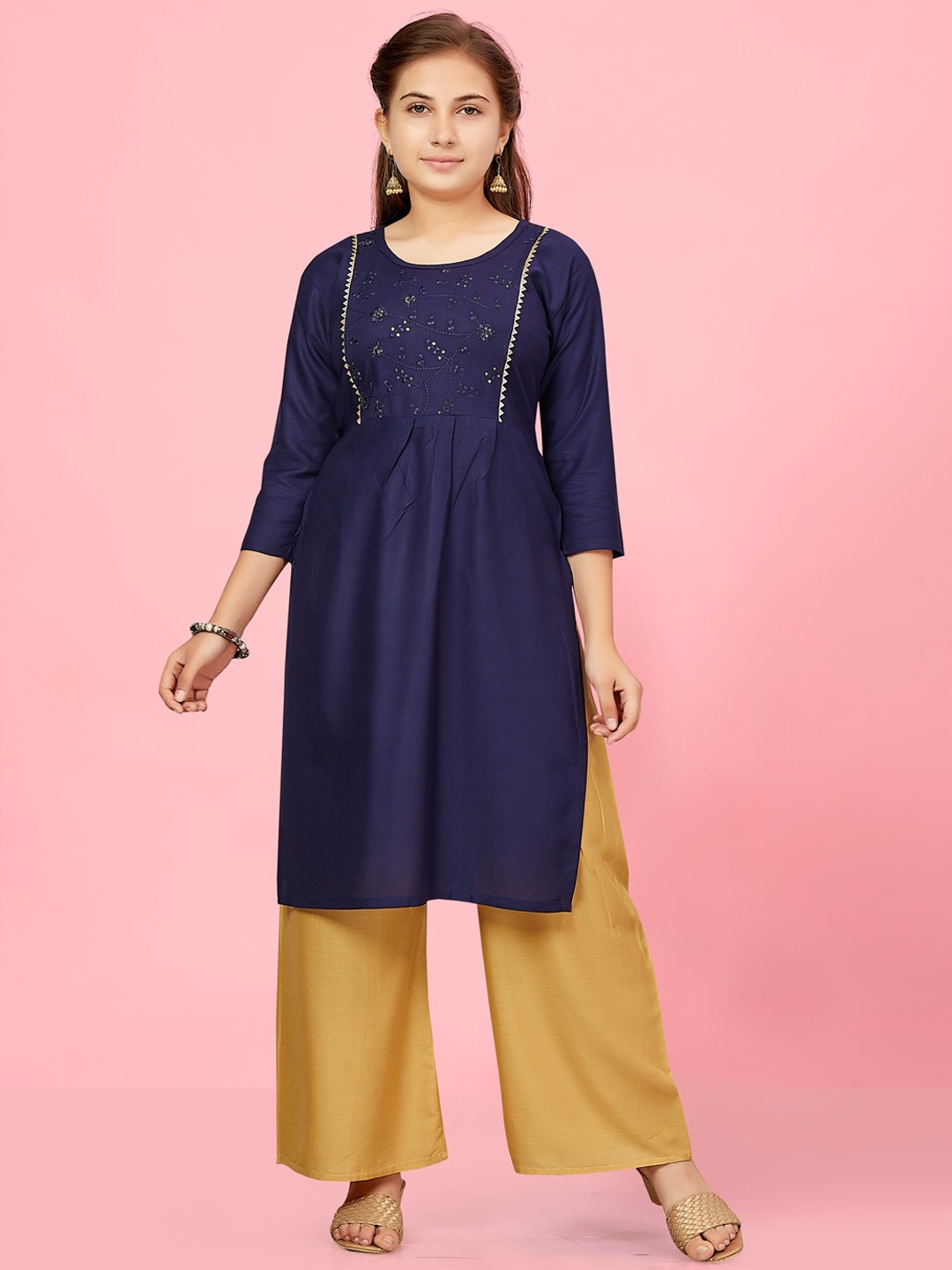 

Aarika Girls Embroidered Sequinned Kurta, Navy blue