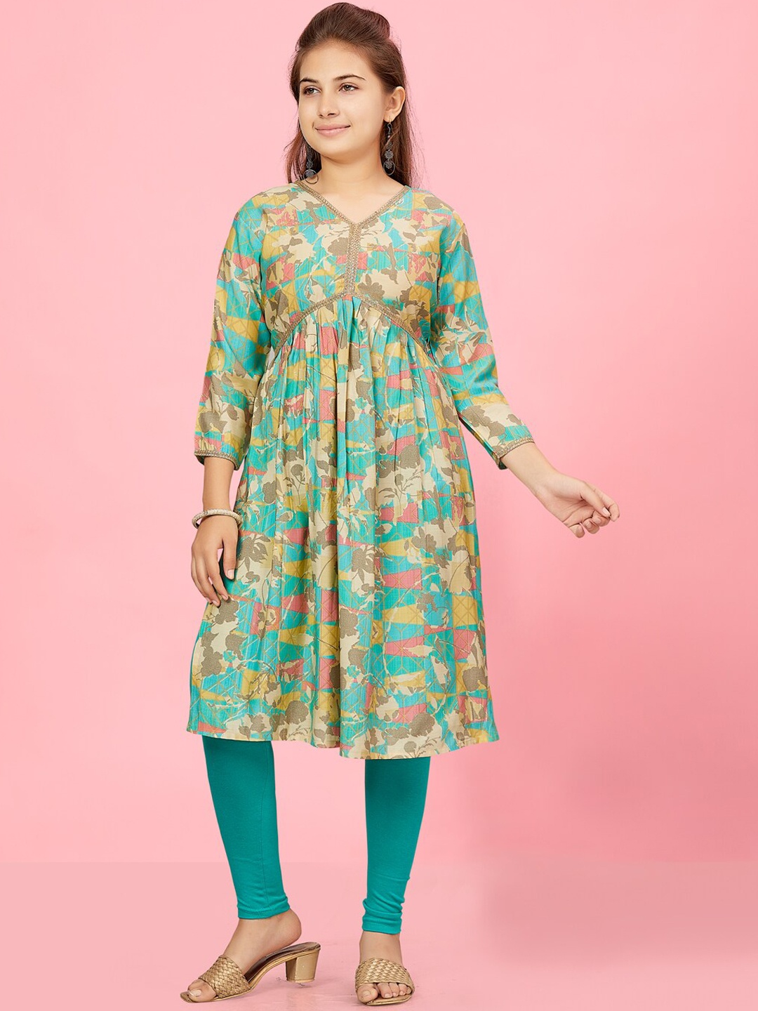 

Aarika Girls Abstract Printed Empire Gotta Patti Pure Silk Kurta Set, Sea green