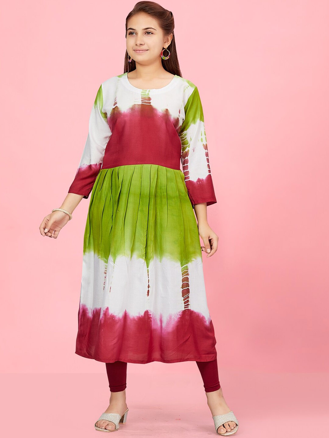 

BAESD Girls Colourblocked Pleated Pure Cotton Kurta With Leggings, Maroon