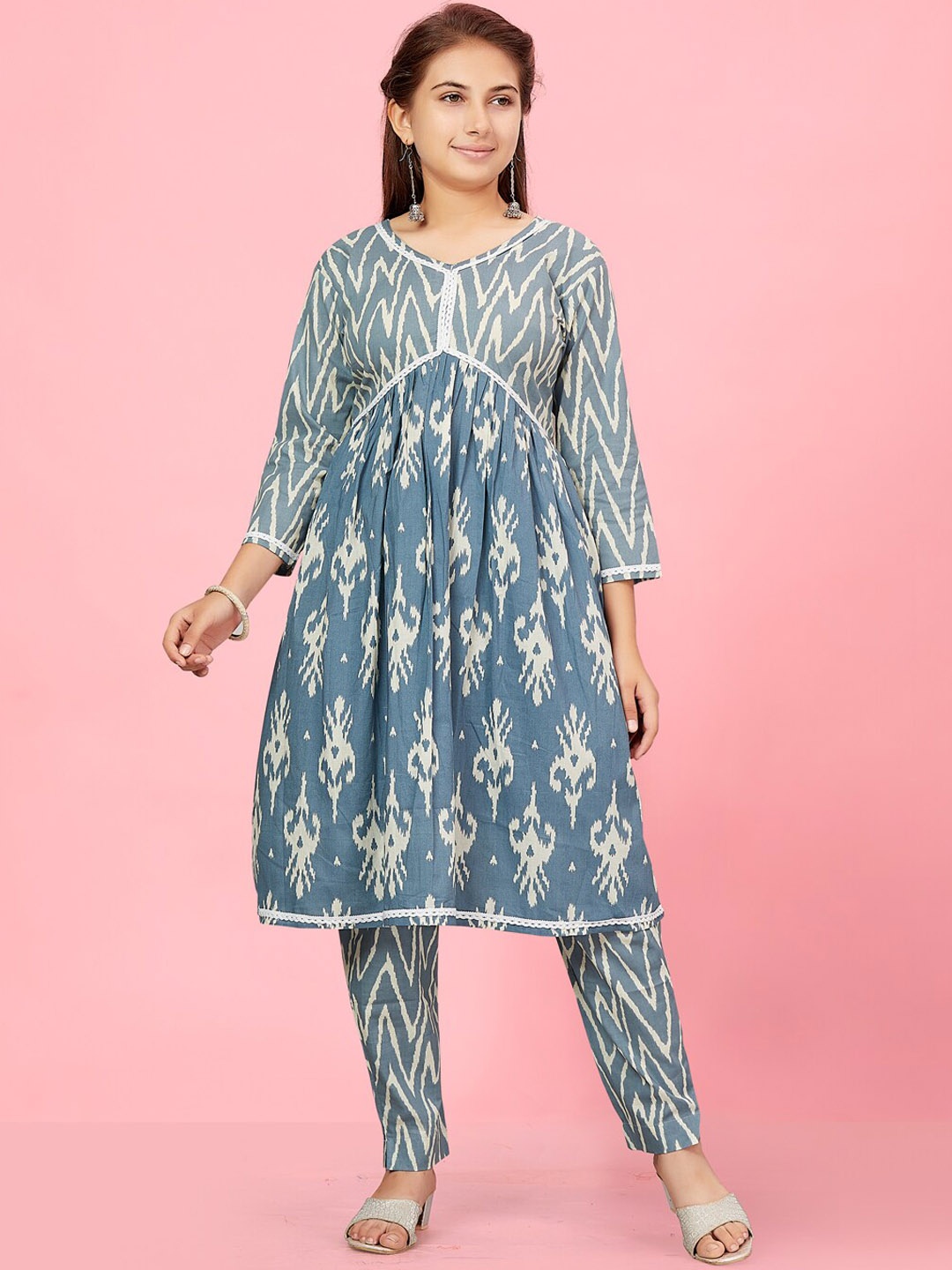 

BAESD Girls Ethnic Motifs Printed Empire Pure Cotton Kurta with Trousers, Grey