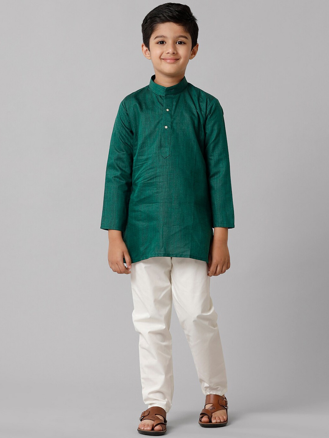 

Ramraj Boys Mandarin Collar Kurta with Pyjamas, Green