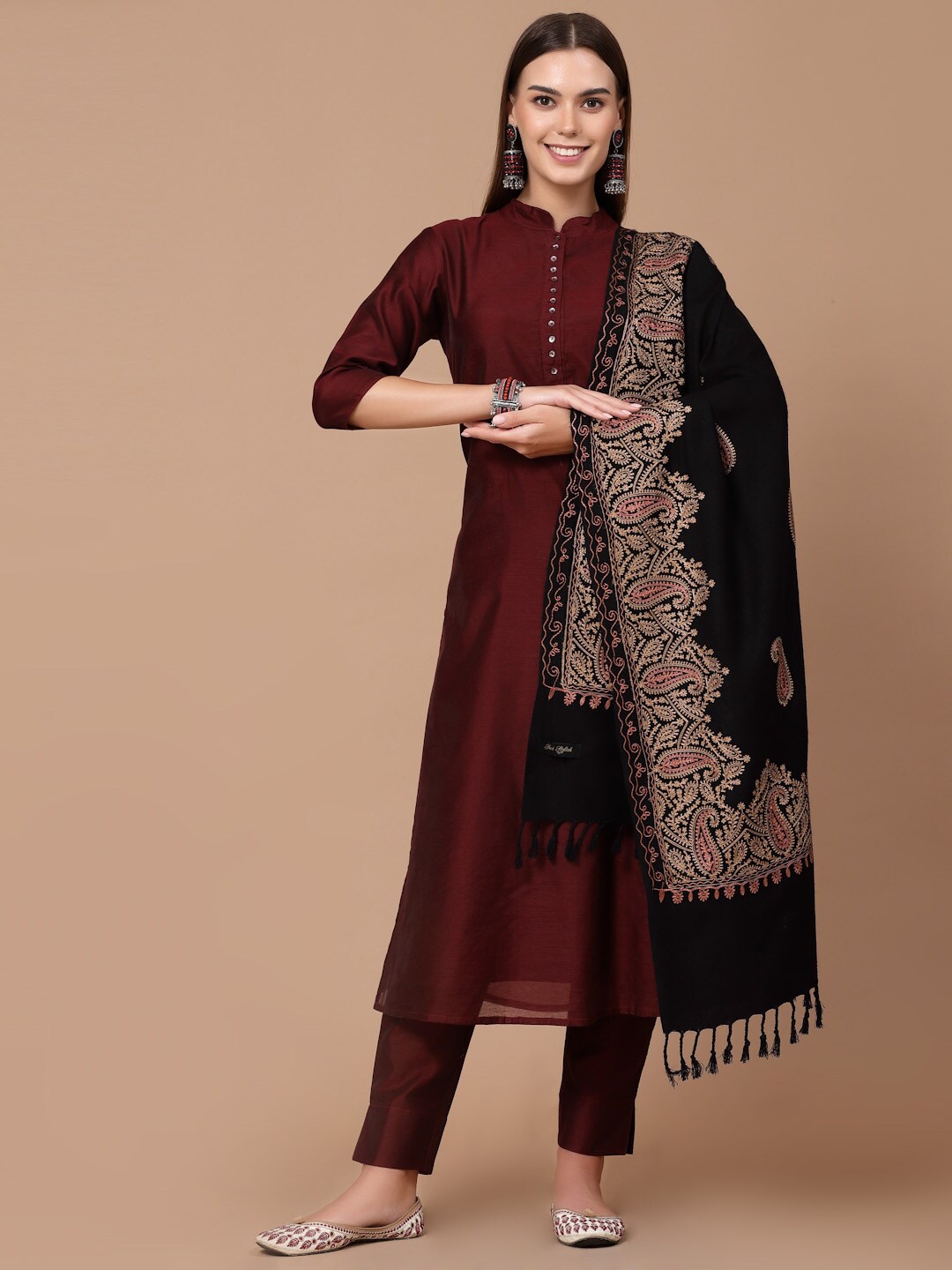 

SWI Stylish Aari Embroidered Shawl, Black