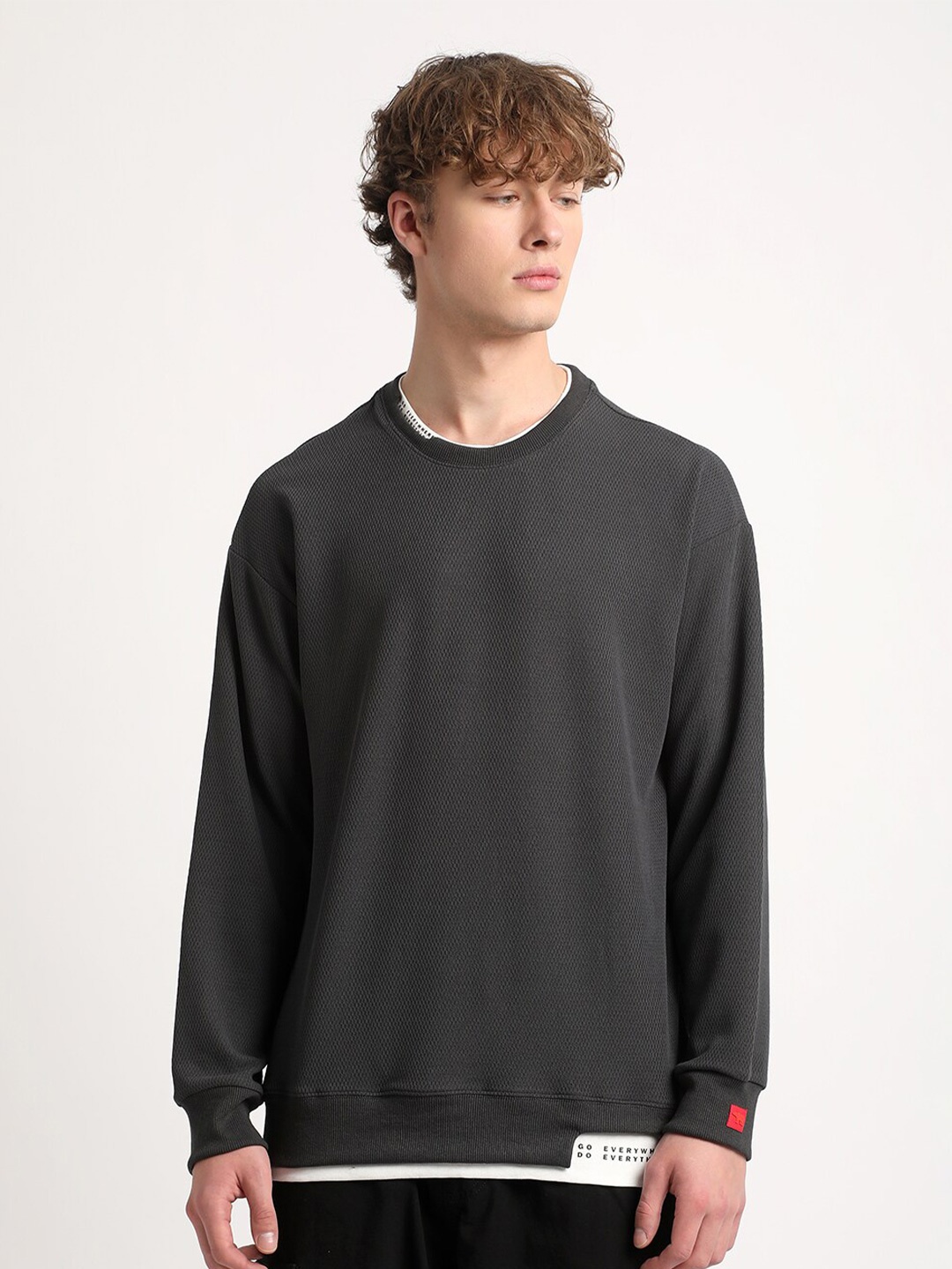 

THE BEAR HOUSE Round Neck Sweatshirt, Grey