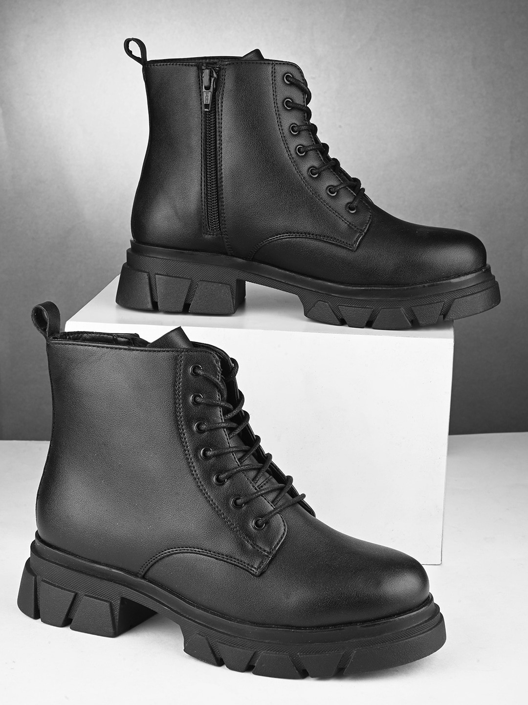 

The Roadster Lifestyle Co. Women Heeled Mid-Top Regular Boots, Black