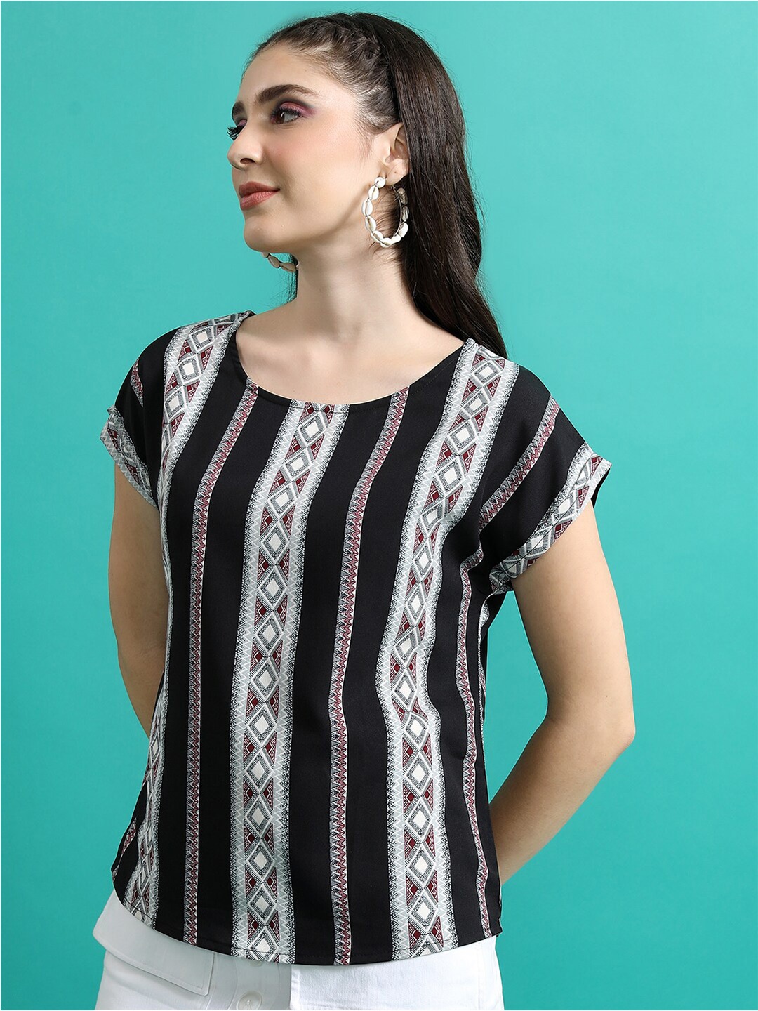 

Tokyo Talkies Black Geometric Printed Extended Sleeves Top