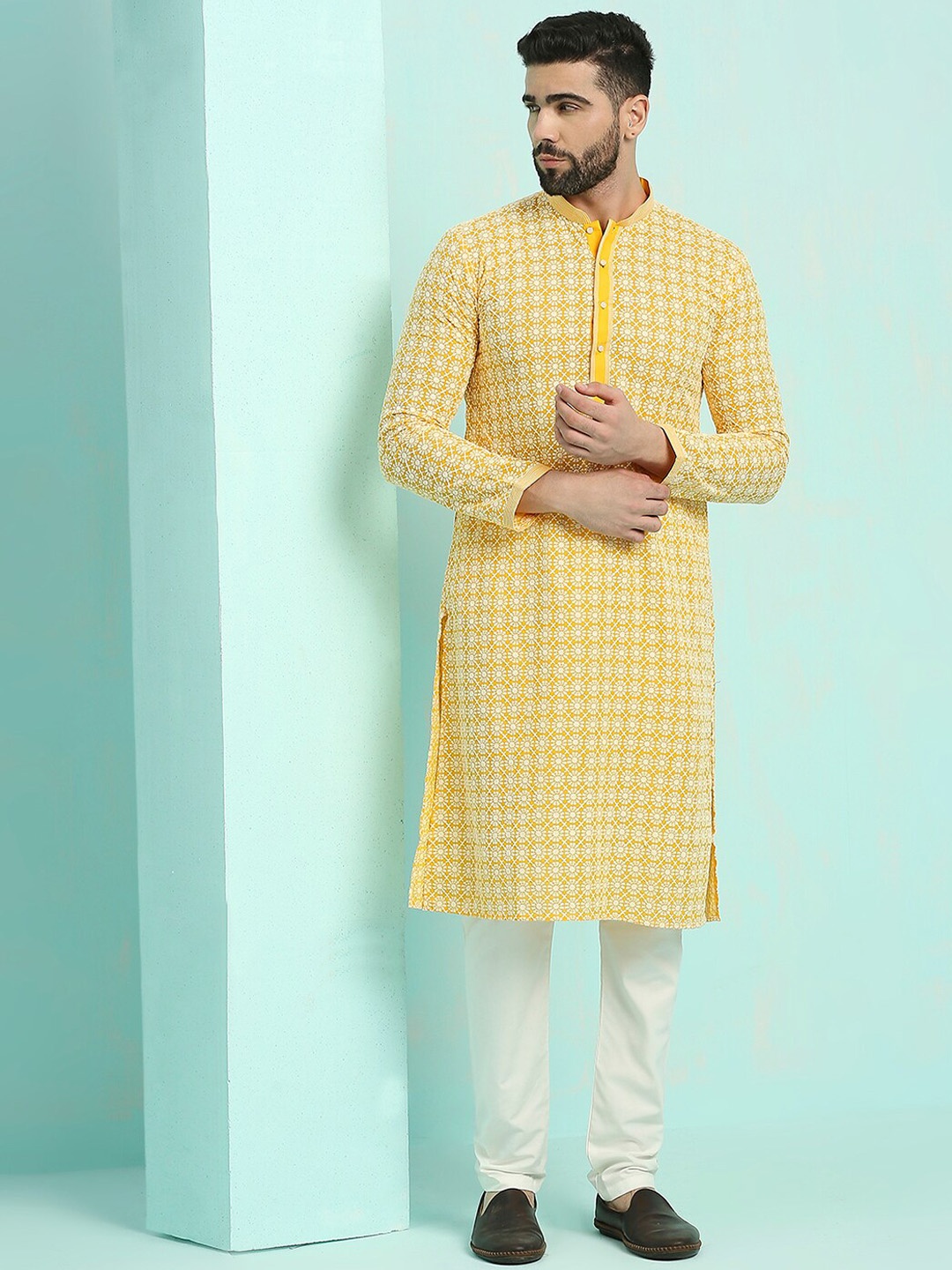 

RAJUBHAI HARGOVINDAS Chikankari Embroidered Pure Cotton Kurta With Pyjamas, Yellow