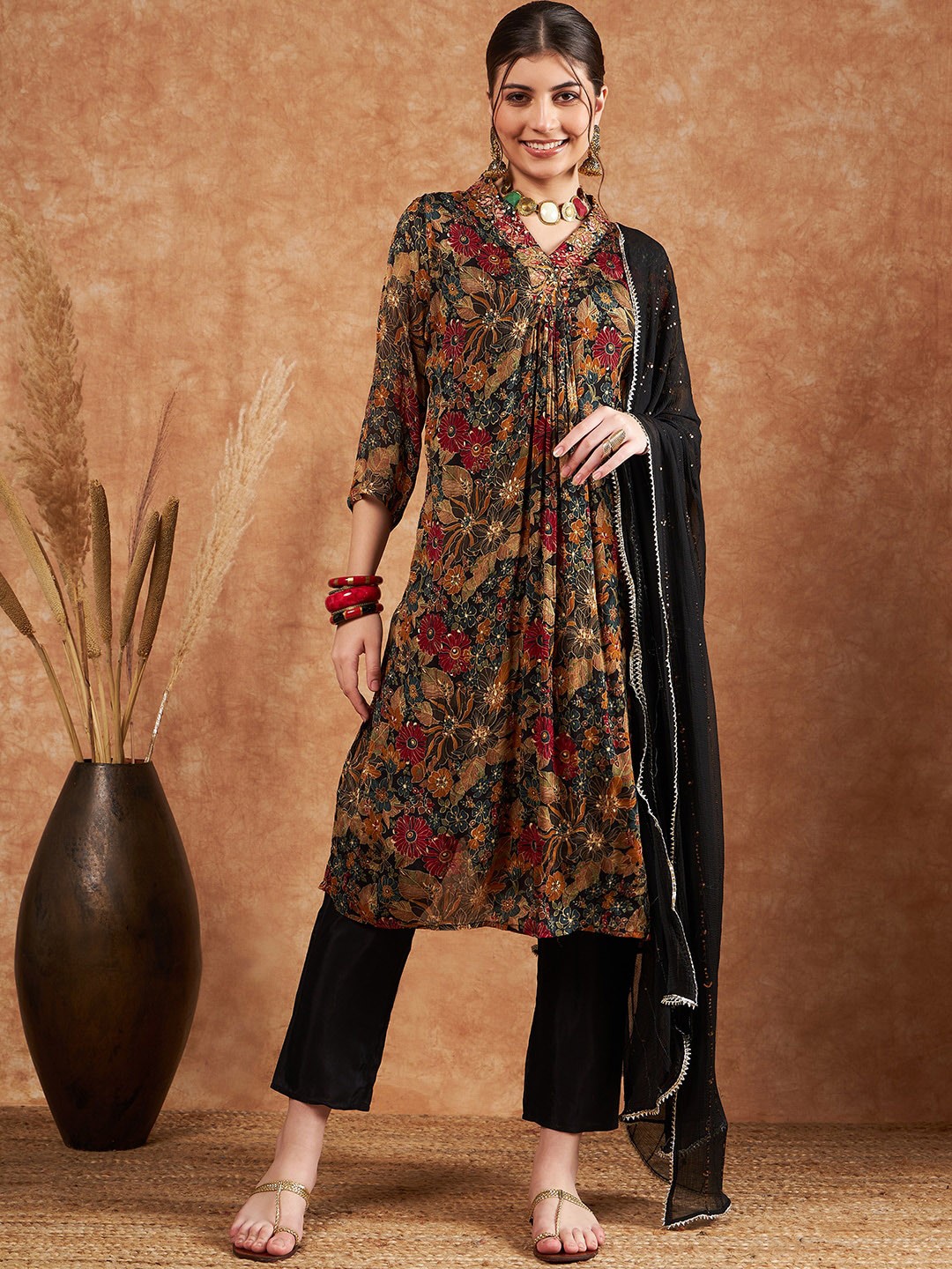 

Sangria Floral Printed Sequinned Straight Kurta With Trouser & Dupatta, Navy blue