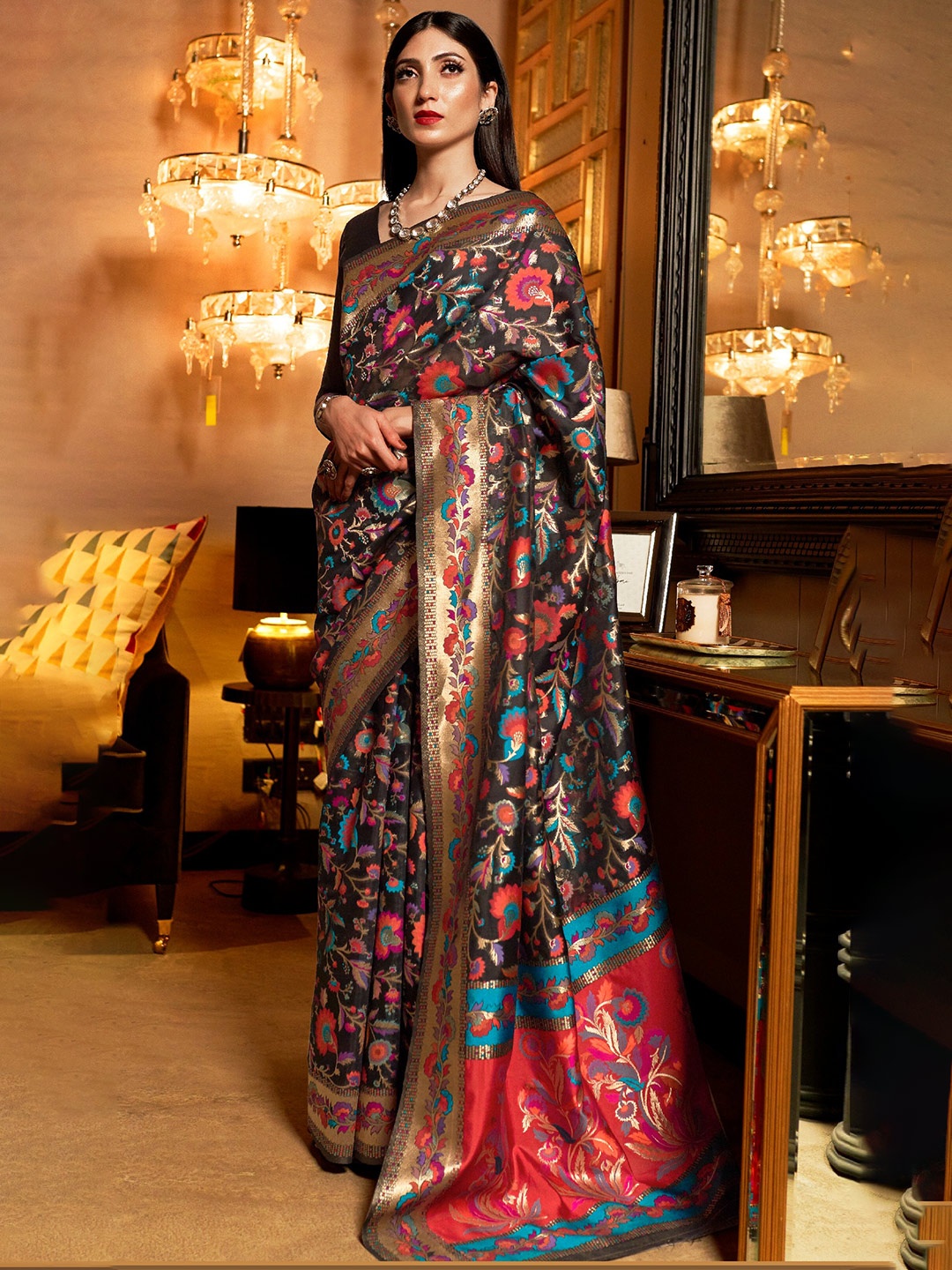 

MOKSHA DESIGNS Floral Woven Design Zari Pure Silk Kanjeevaram Saree, Black