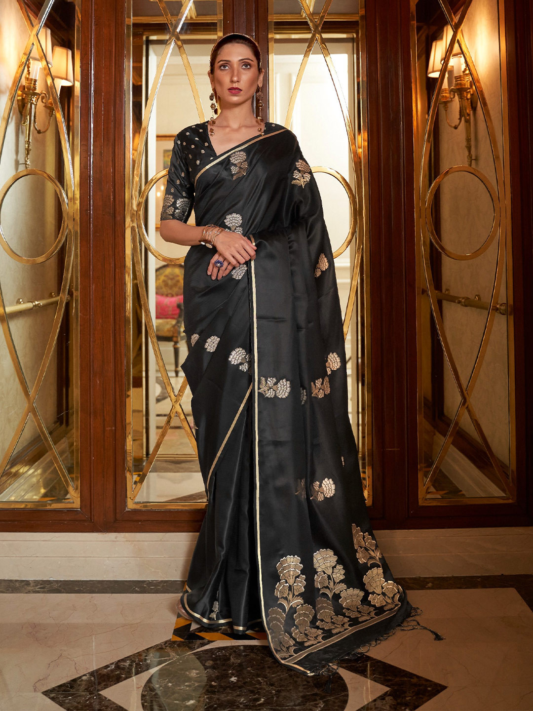 

MOKSHA DESIGNS Woven Design Zari Pure Silk Kanjeevaram Saree, Black
