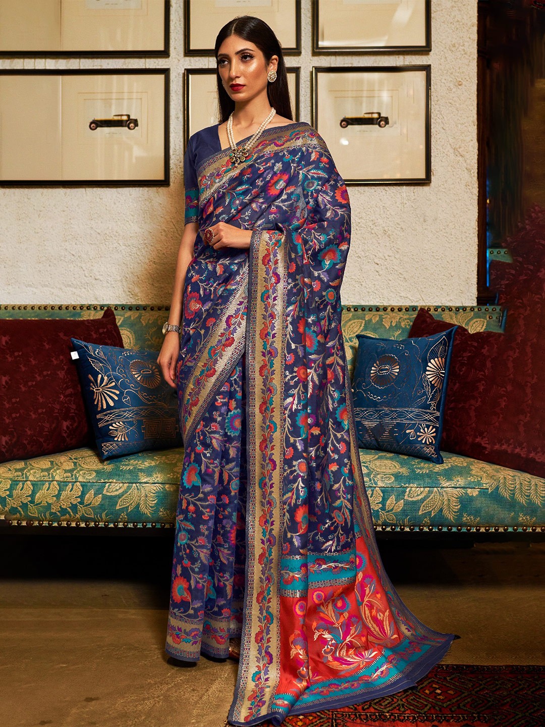 

MOKSHA DESIGNS Floral Zari Pure Silk Kanjeevaram Saree, Navy blue